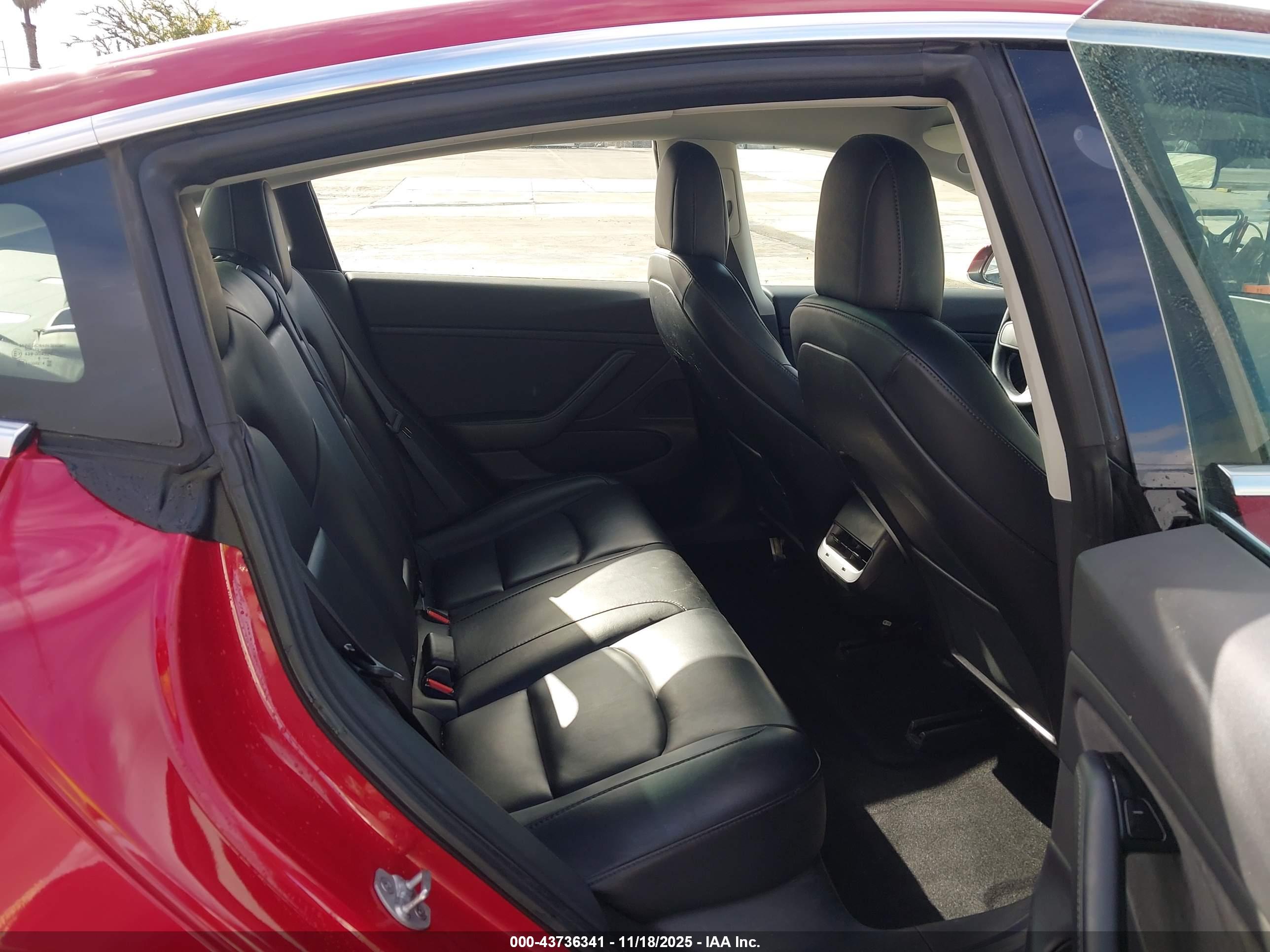 TESLA MODEL image 8