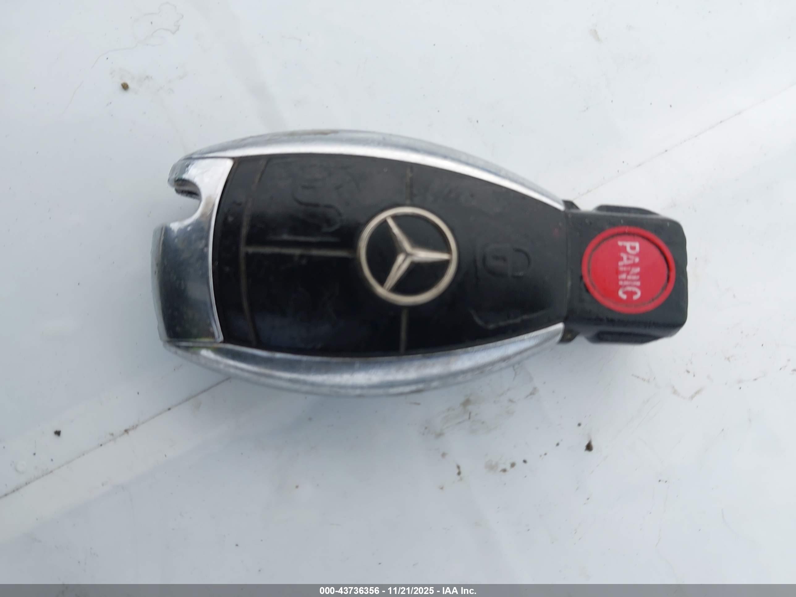 MERCEDES-BENZ E image 11