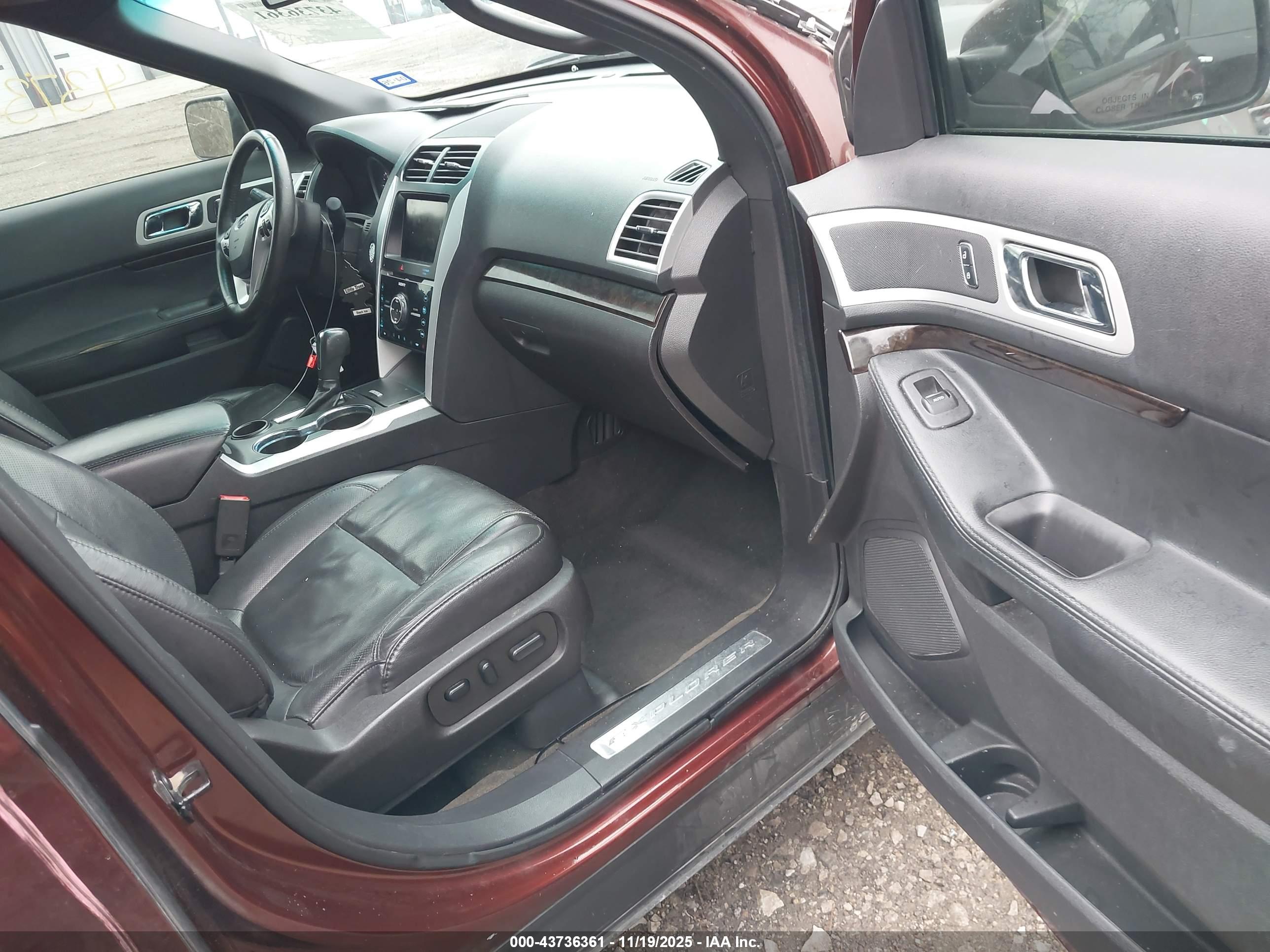 FORD EXPLORER image 5