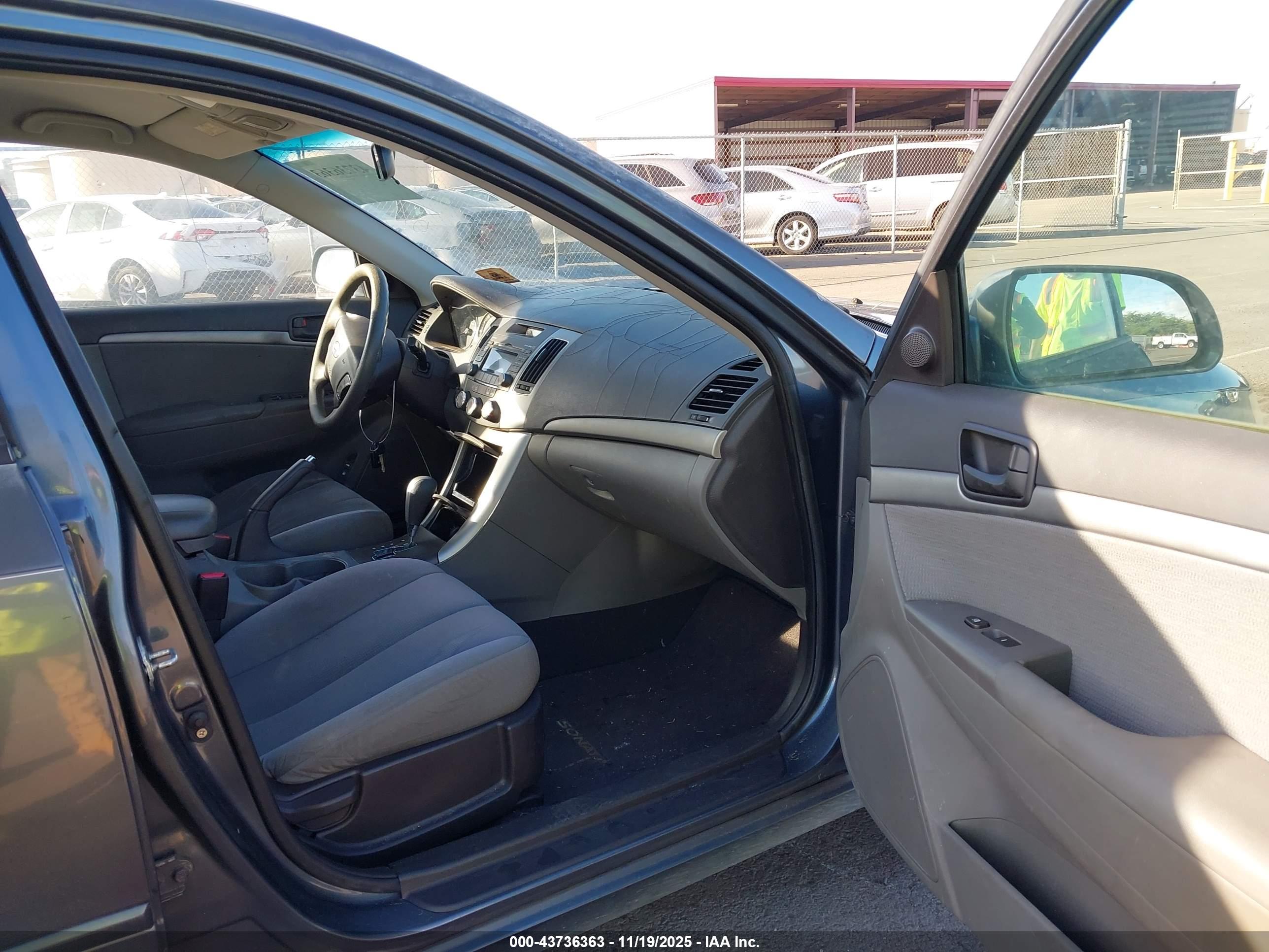 HYUNDAI SONATA image 5
