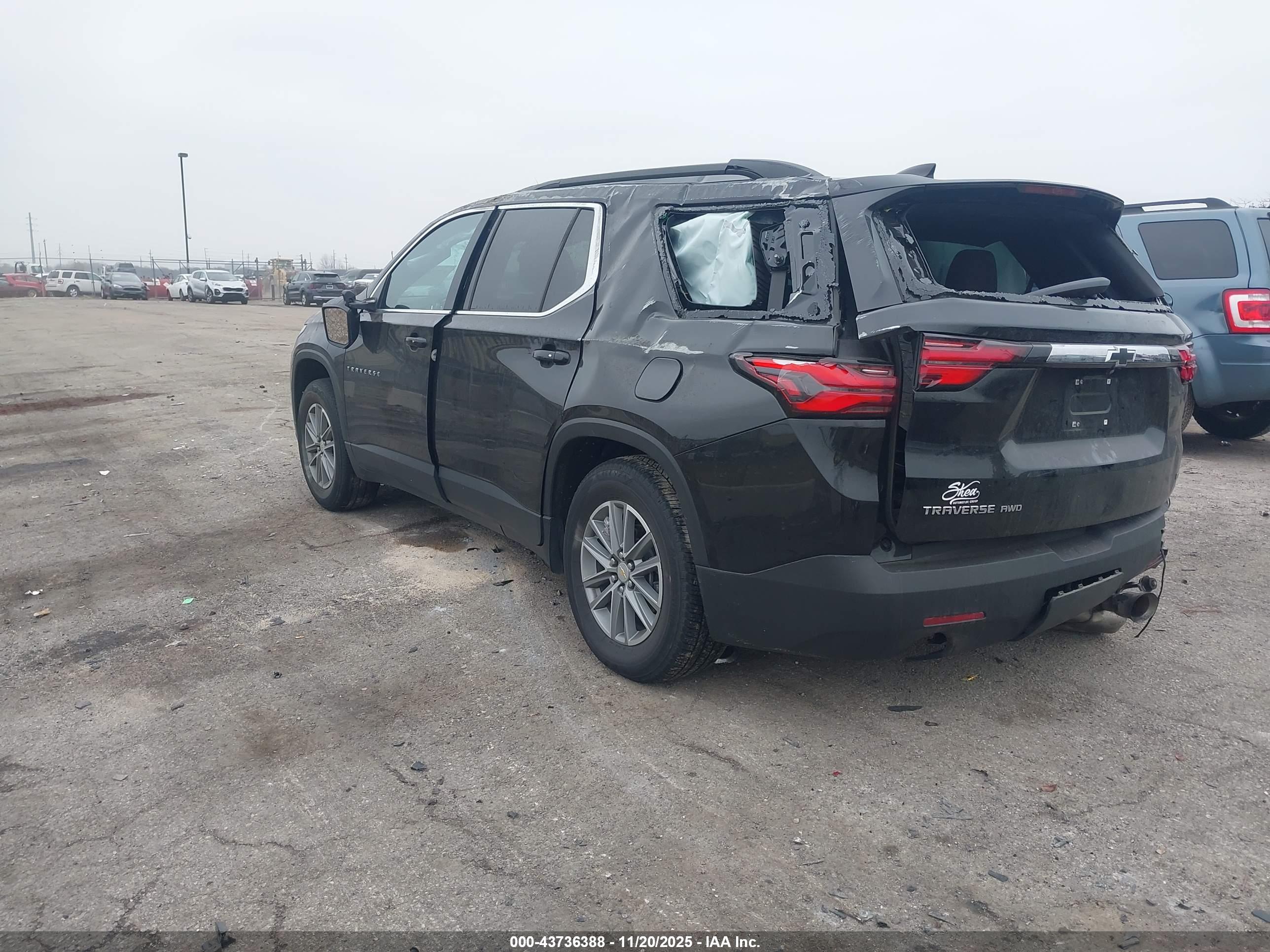 CHEVROLET TRAVERSE image 3