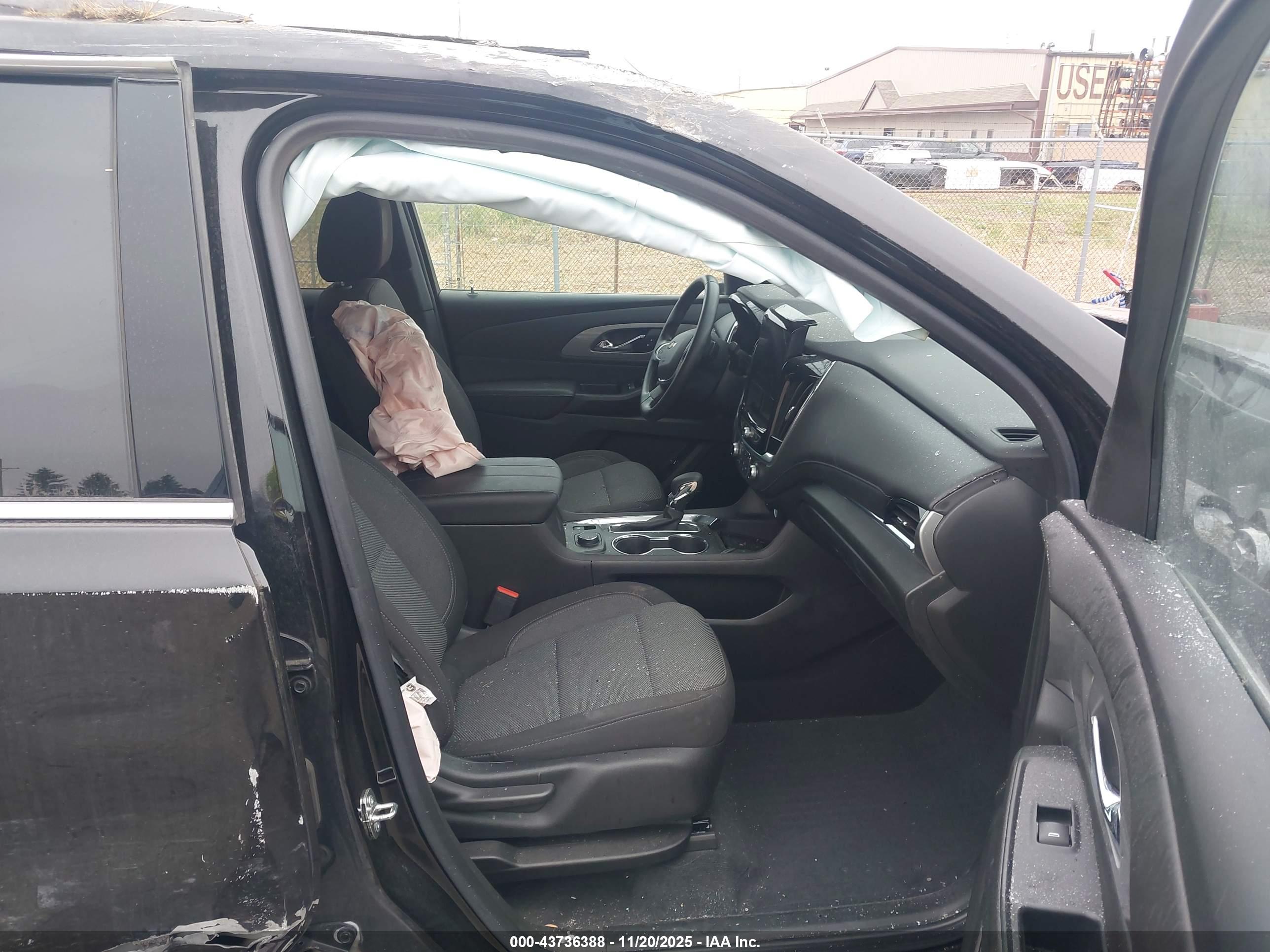 CHEVROLET TRAVERSE image 5