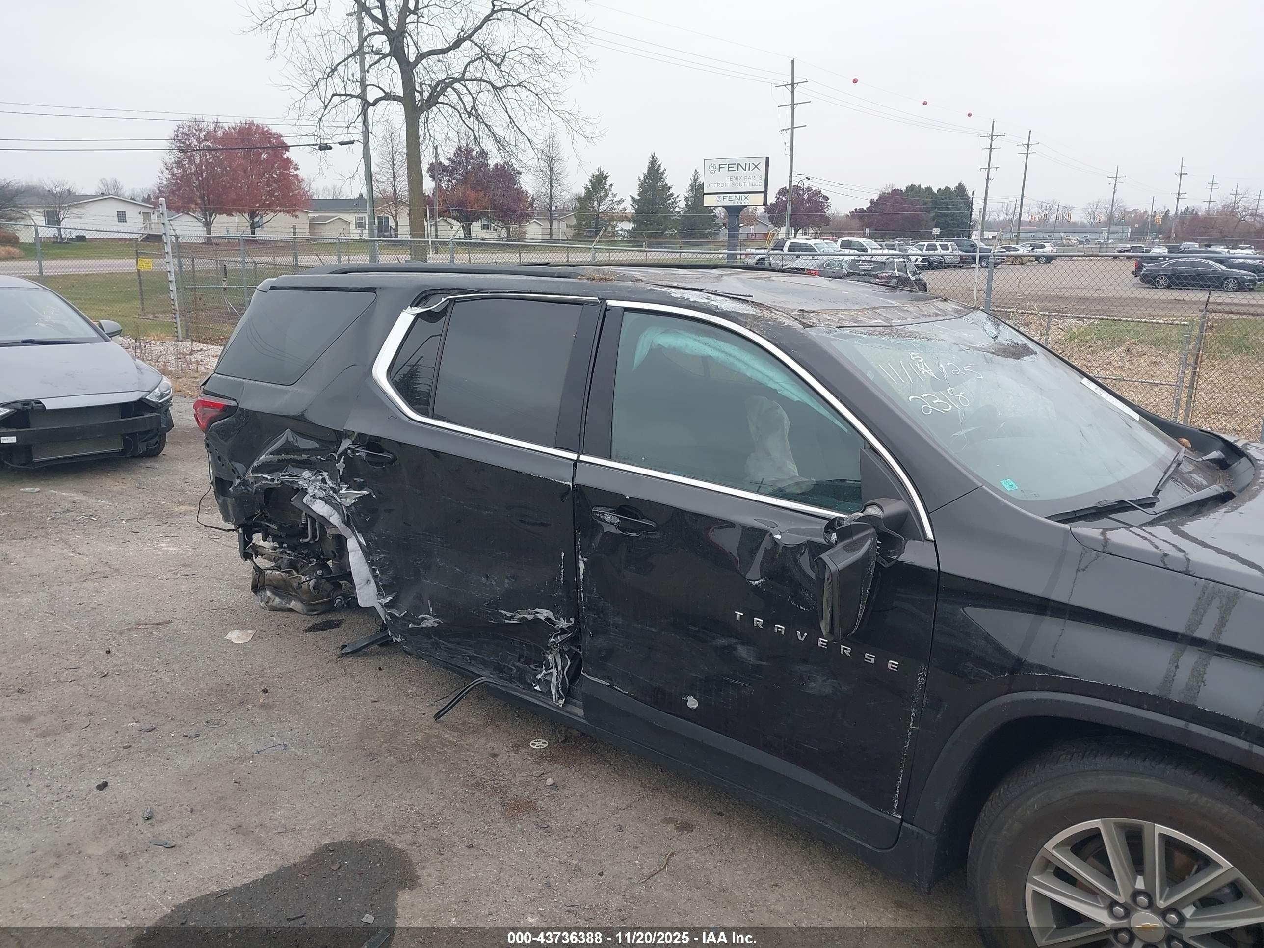 CHEVROLET TRAVERSE image 6