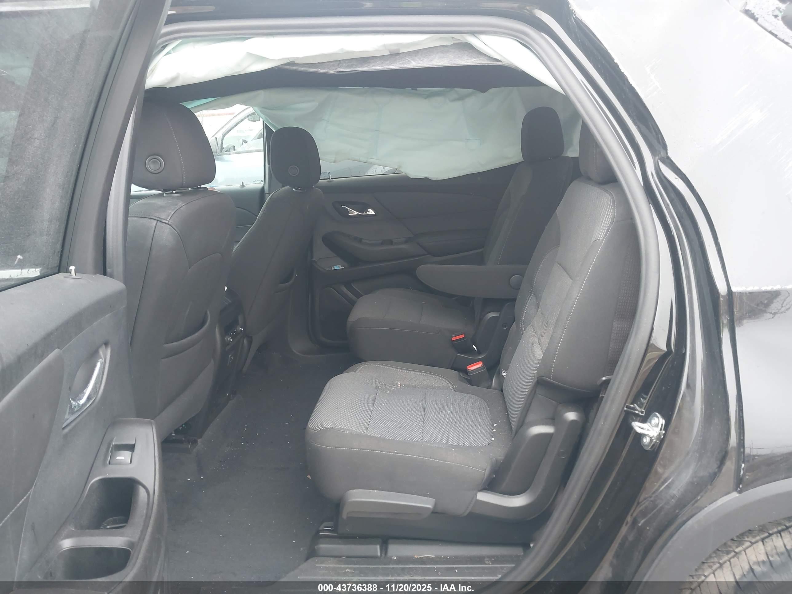 CHEVROLET TRAVERSE image 8