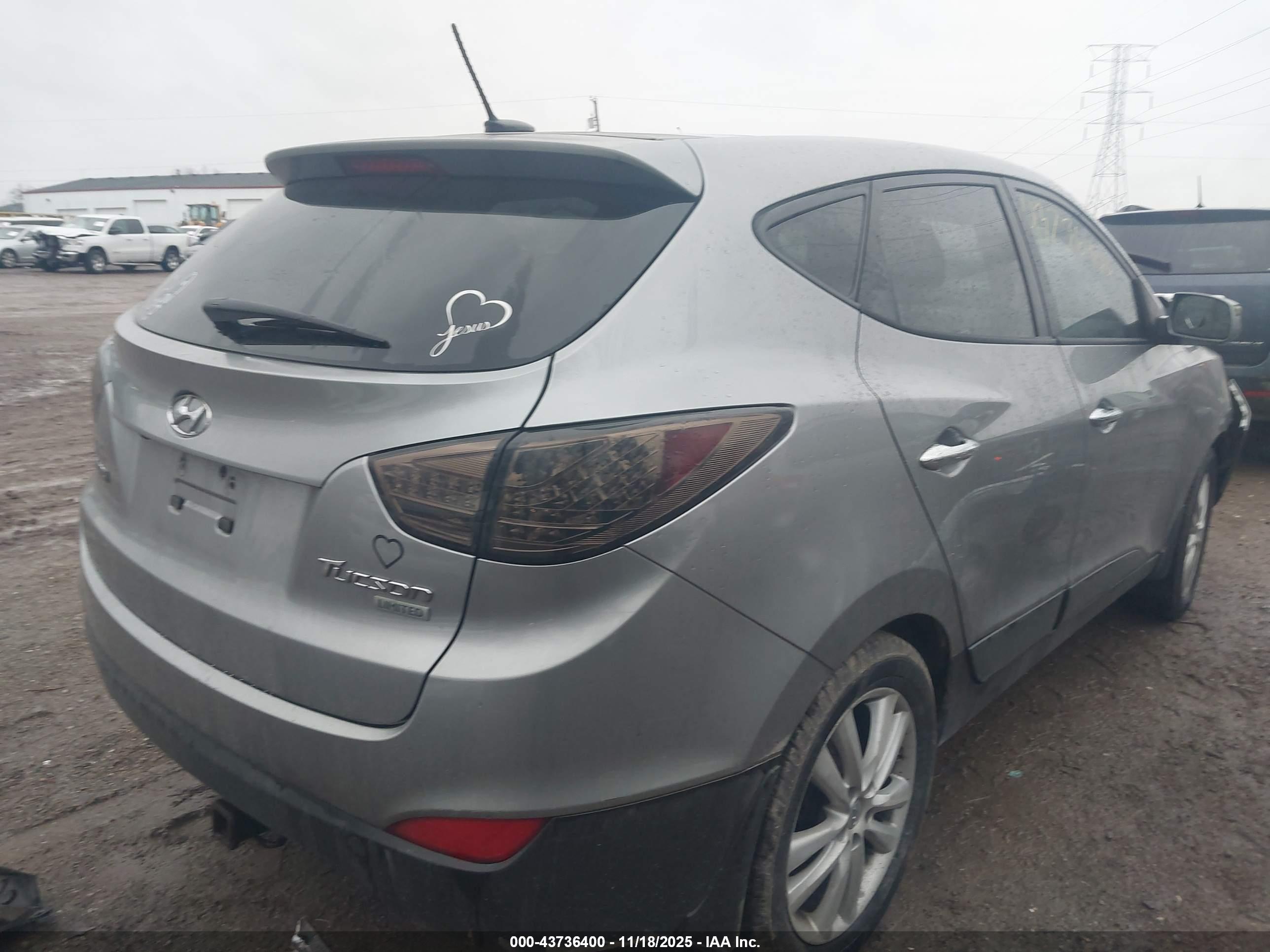 HYUNDAI TUCSON image 4