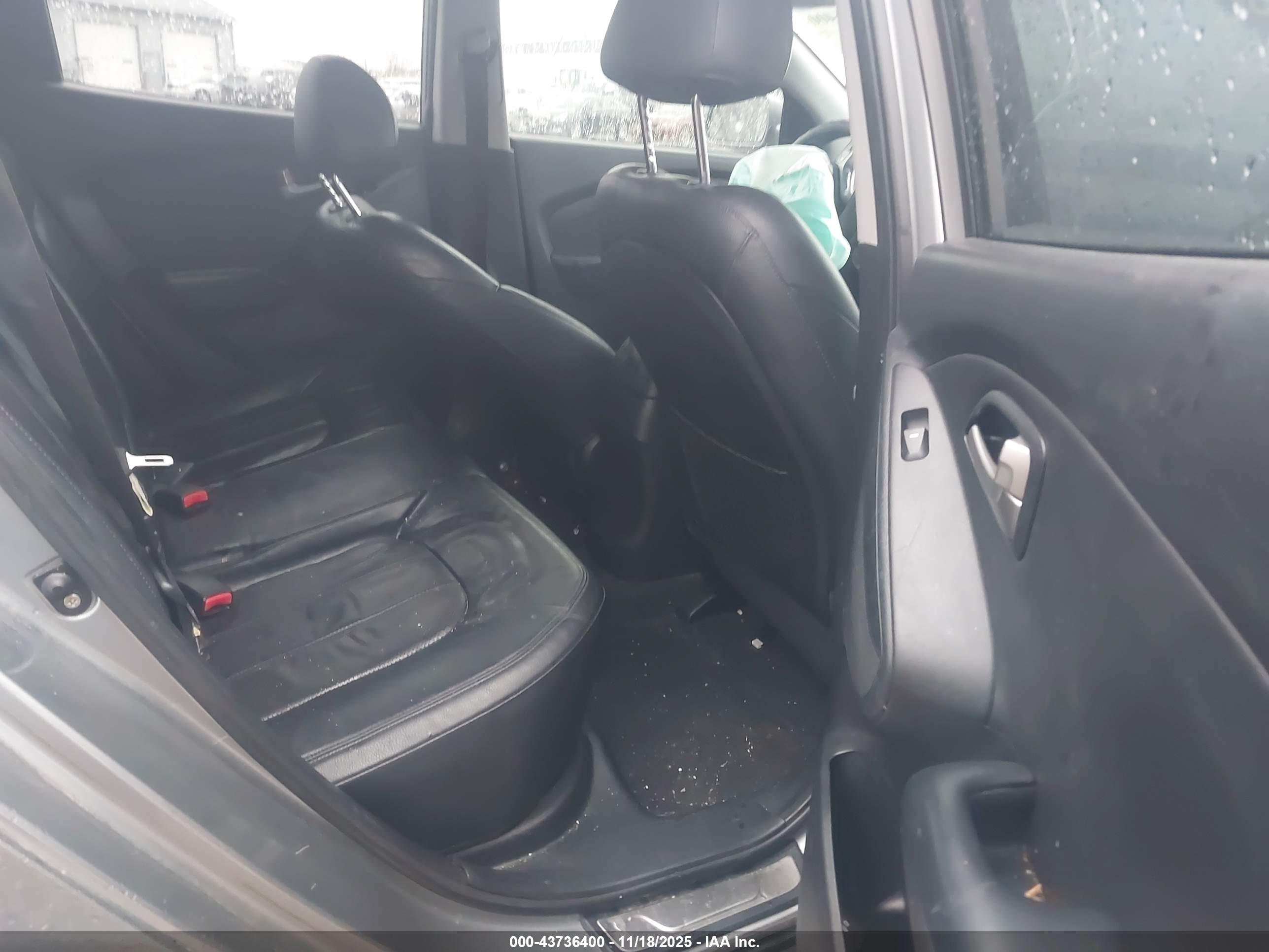 HYUNDAI TUCSON image 8