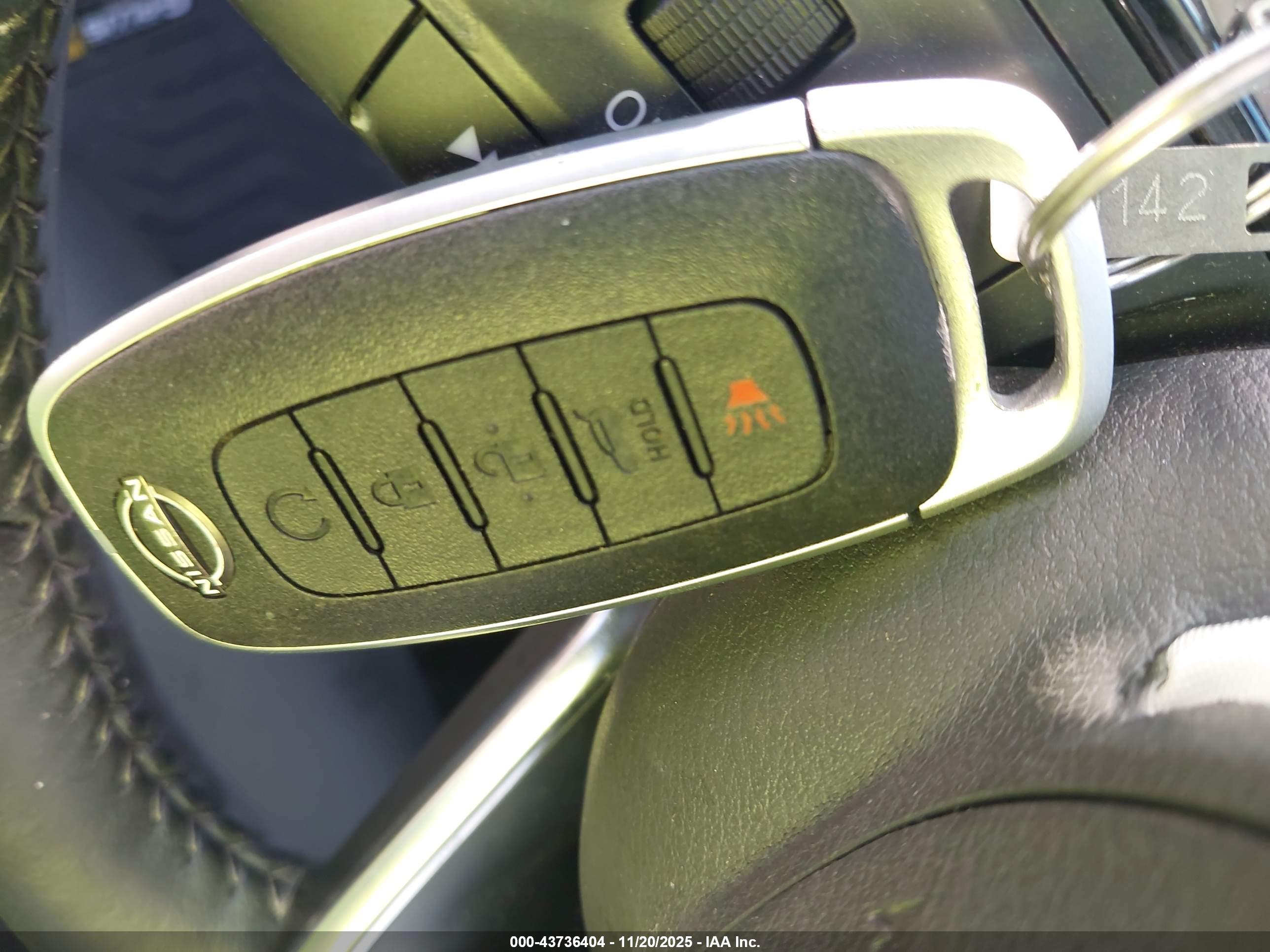 NISSAN ROGUE image 11