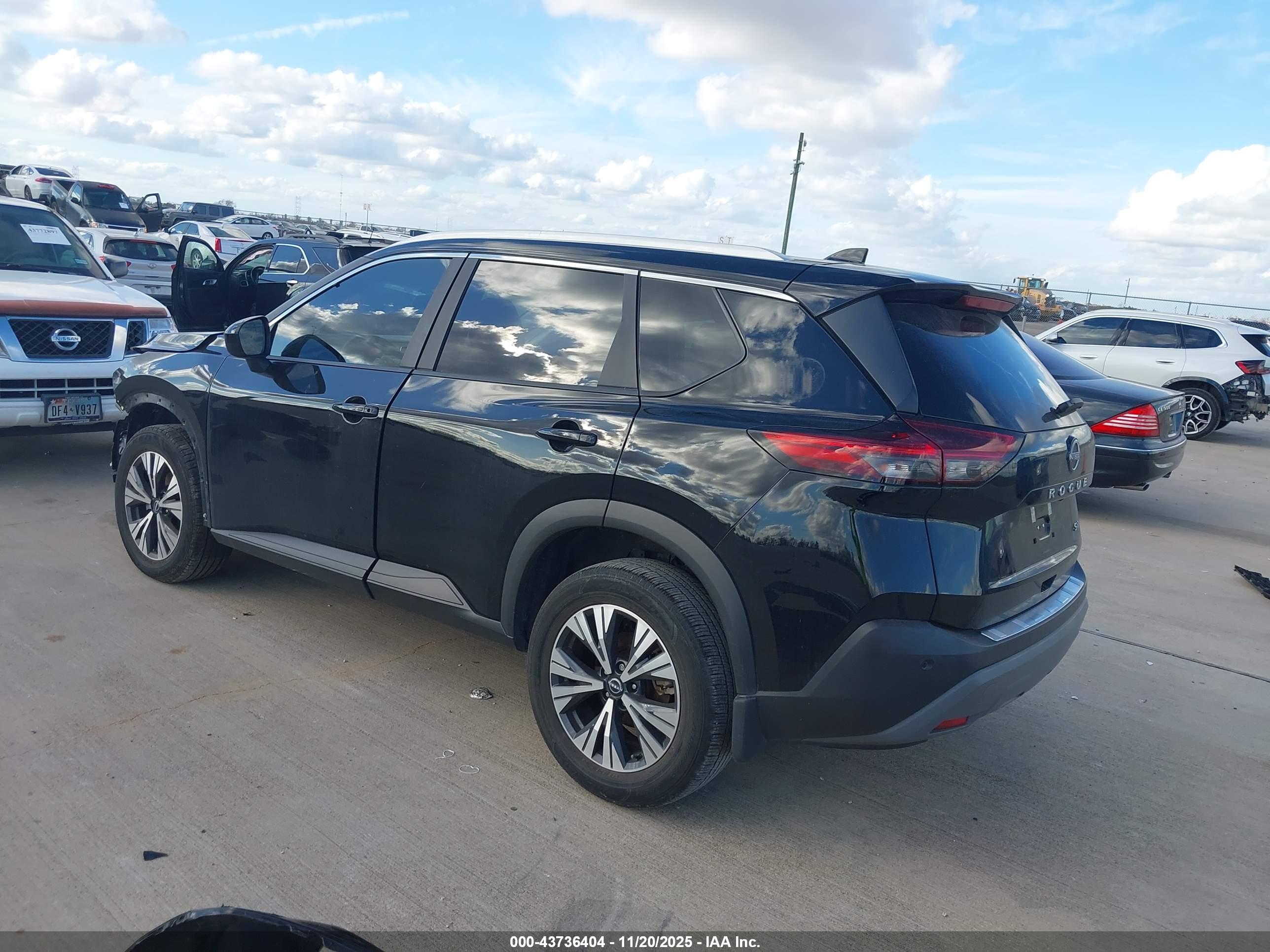 NISSAN ROGUE image 3