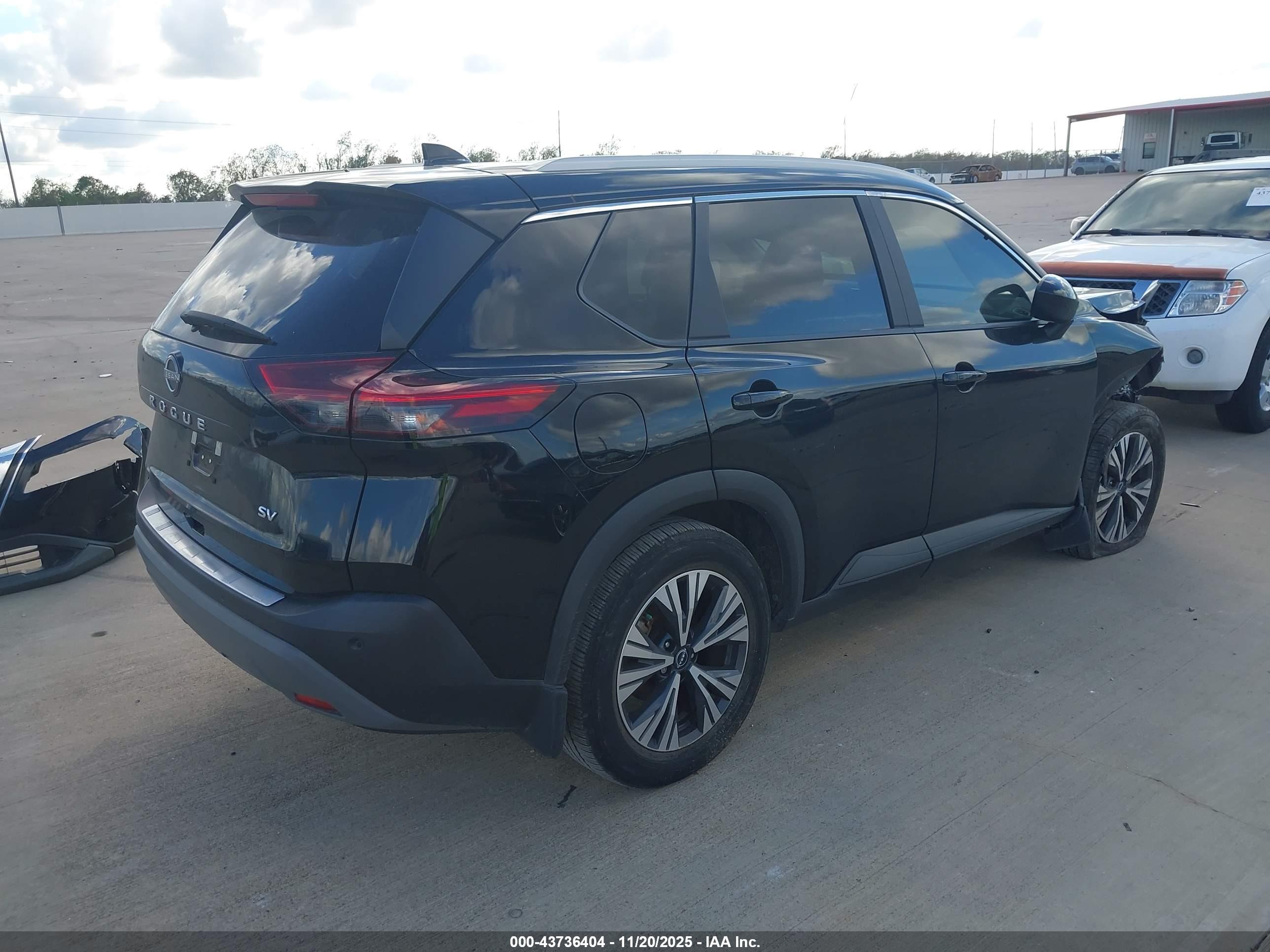 NISSAN ROGUE image 4