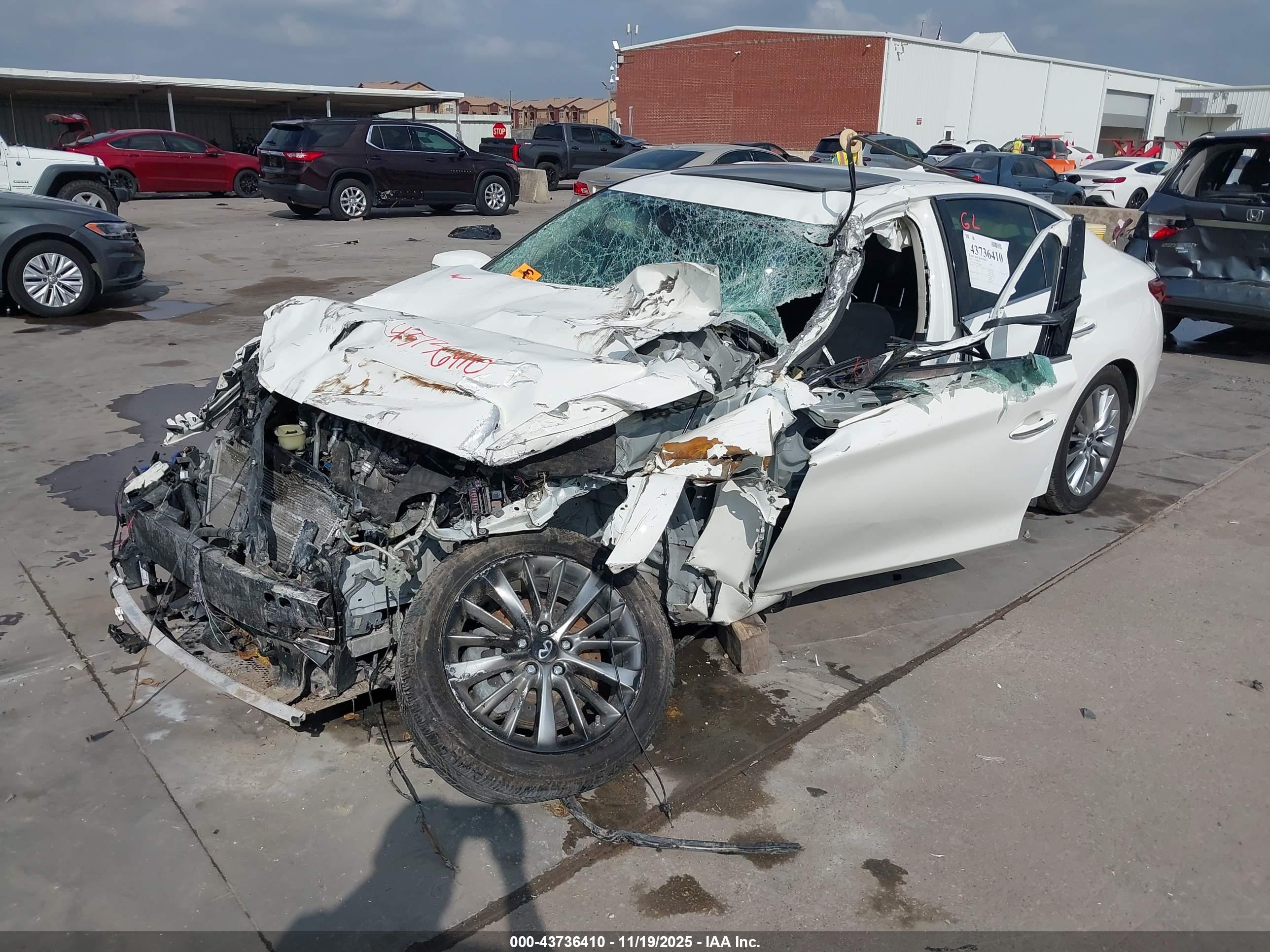 INFINITI Q50 image 2