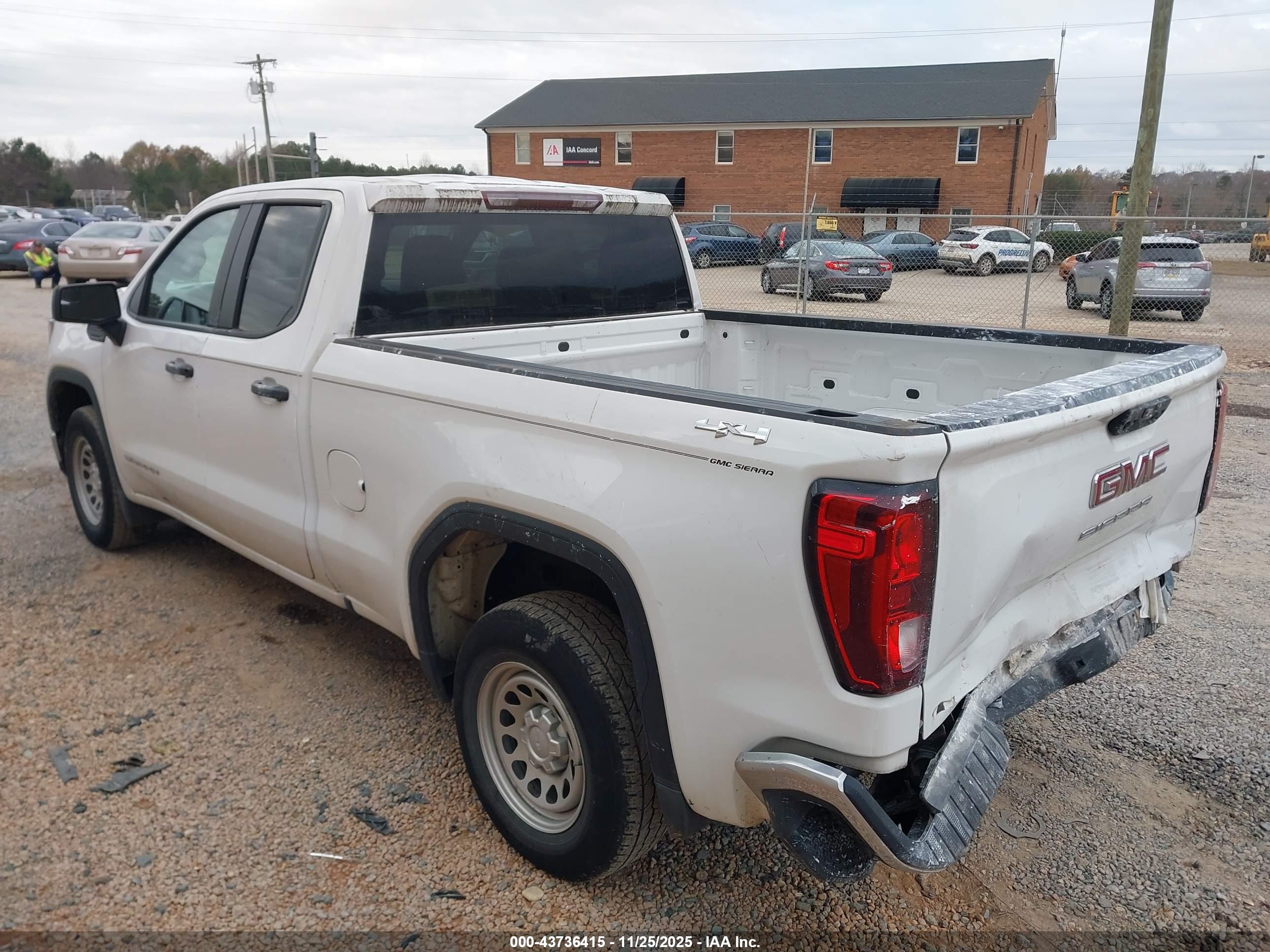 GMC SIERRA image 3