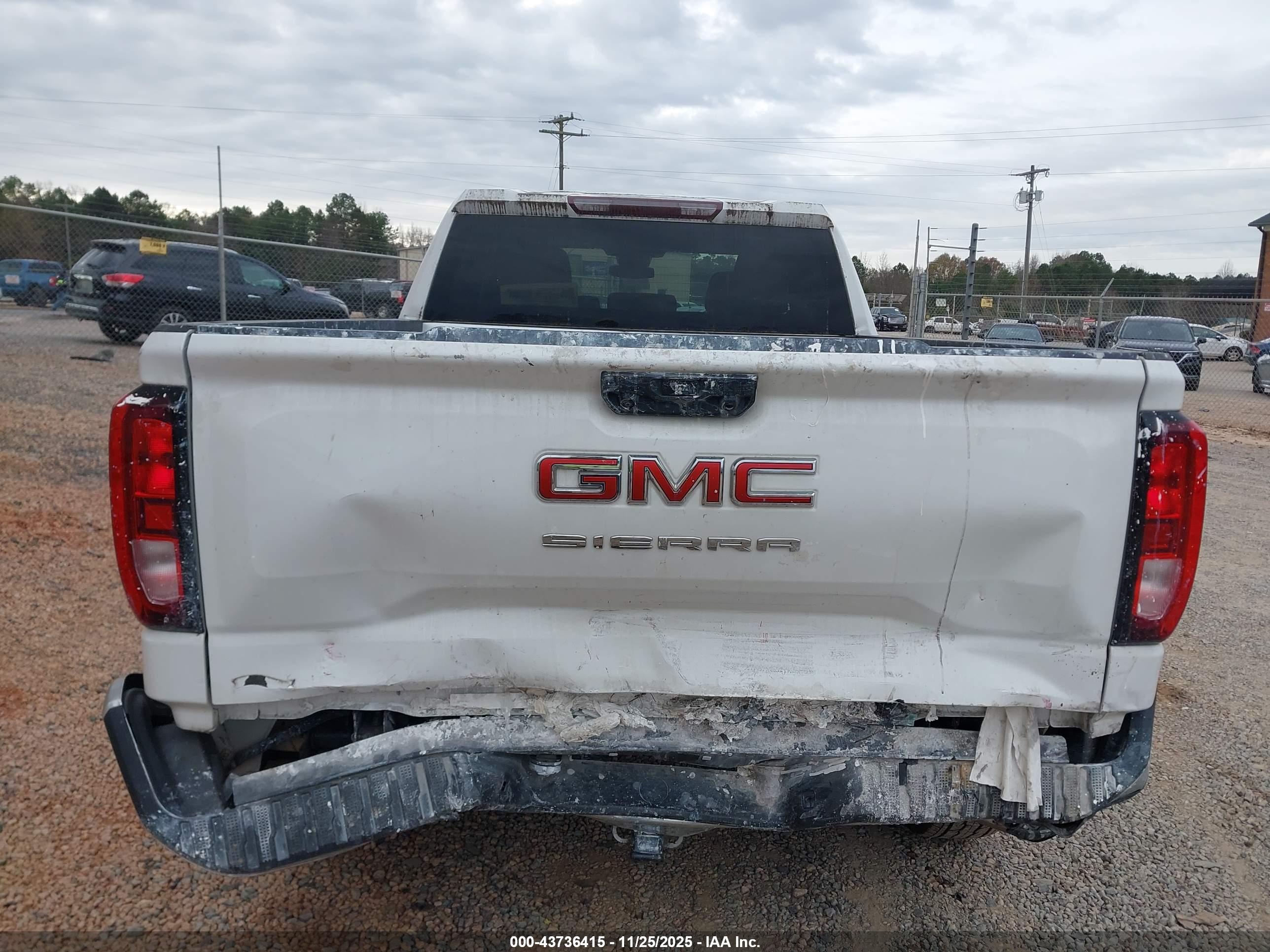 GMC SIERRA image 6