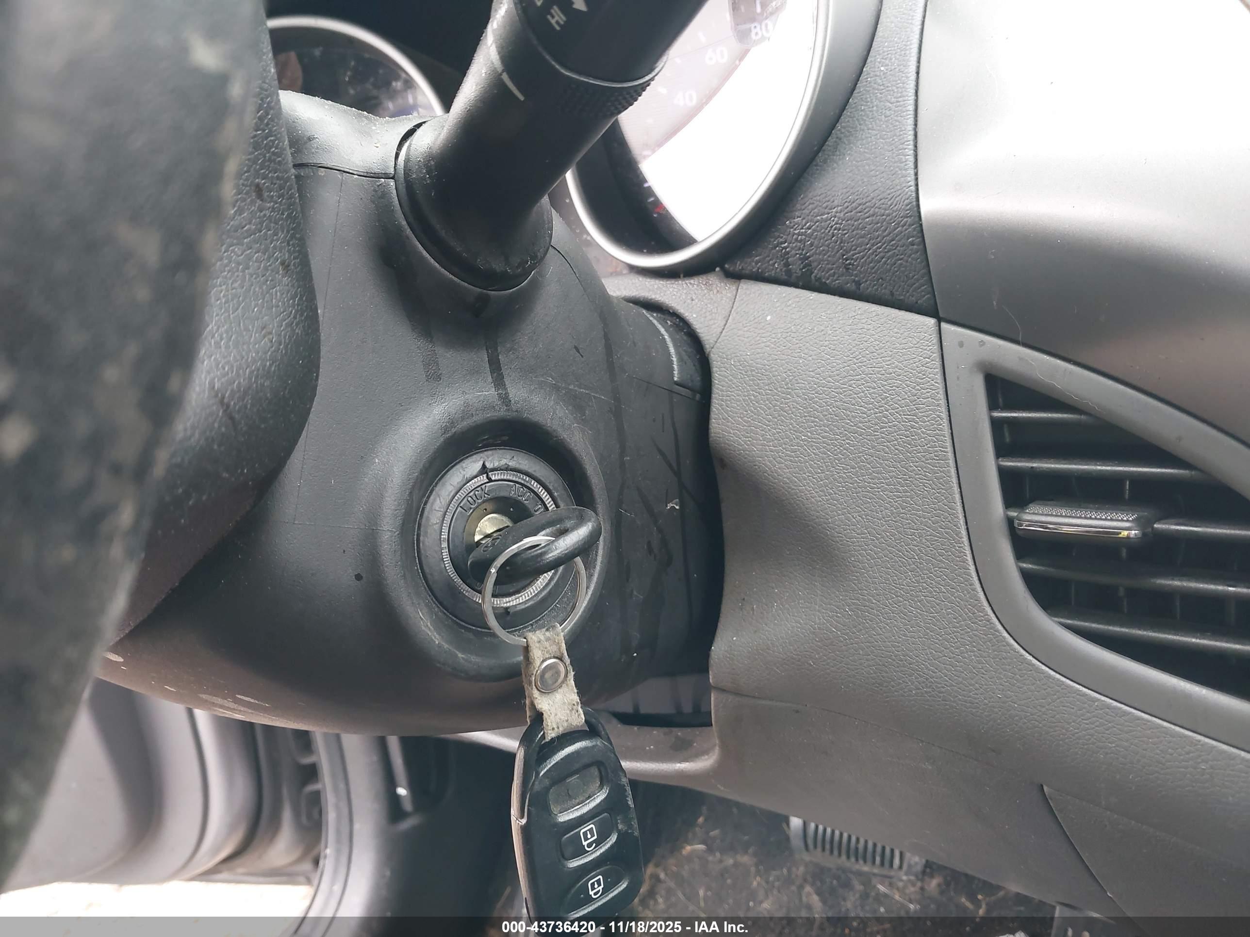 HYUNDAI ELANTRA image 11