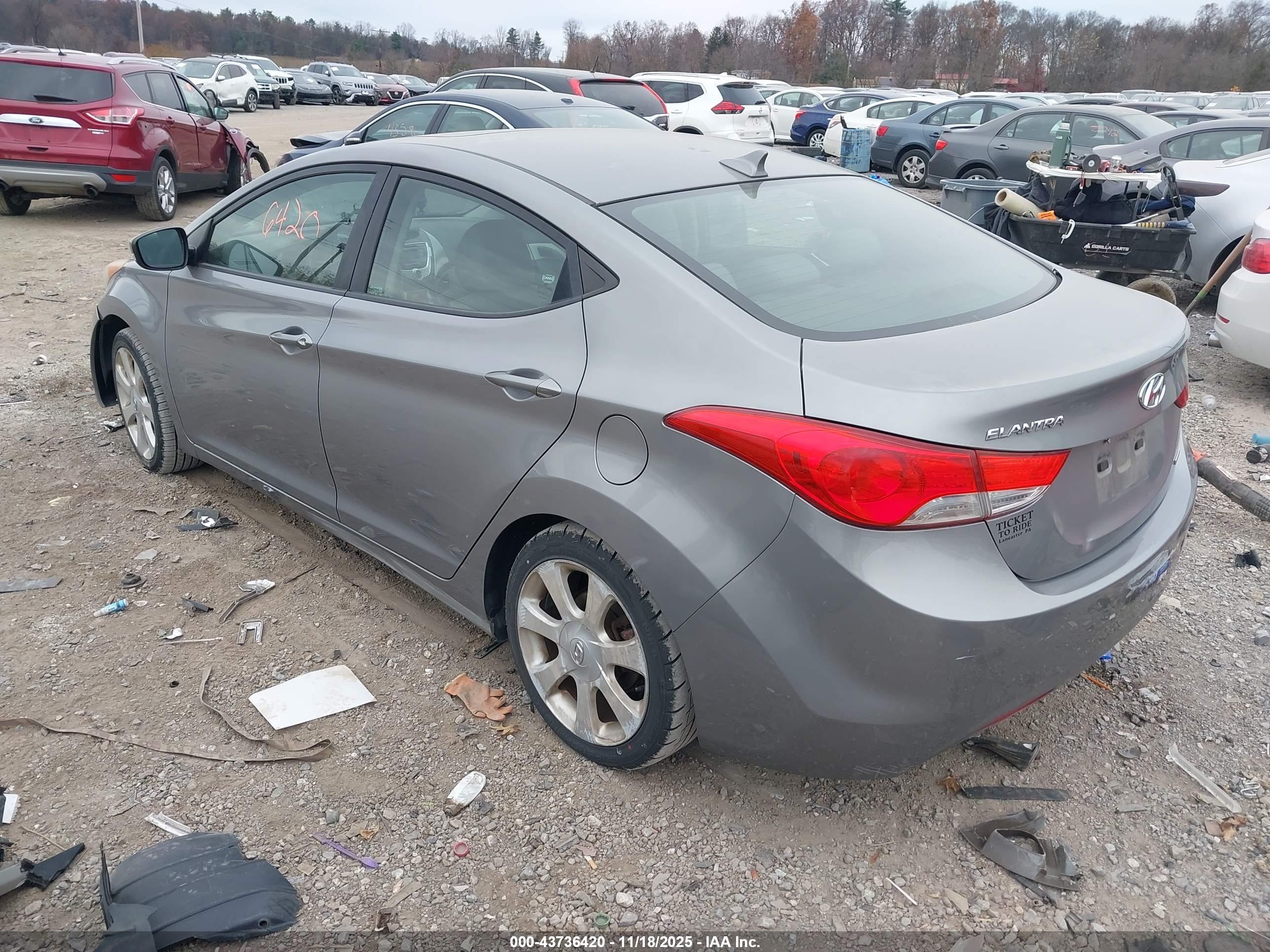 HYUNDAI ELANTRA image 3
