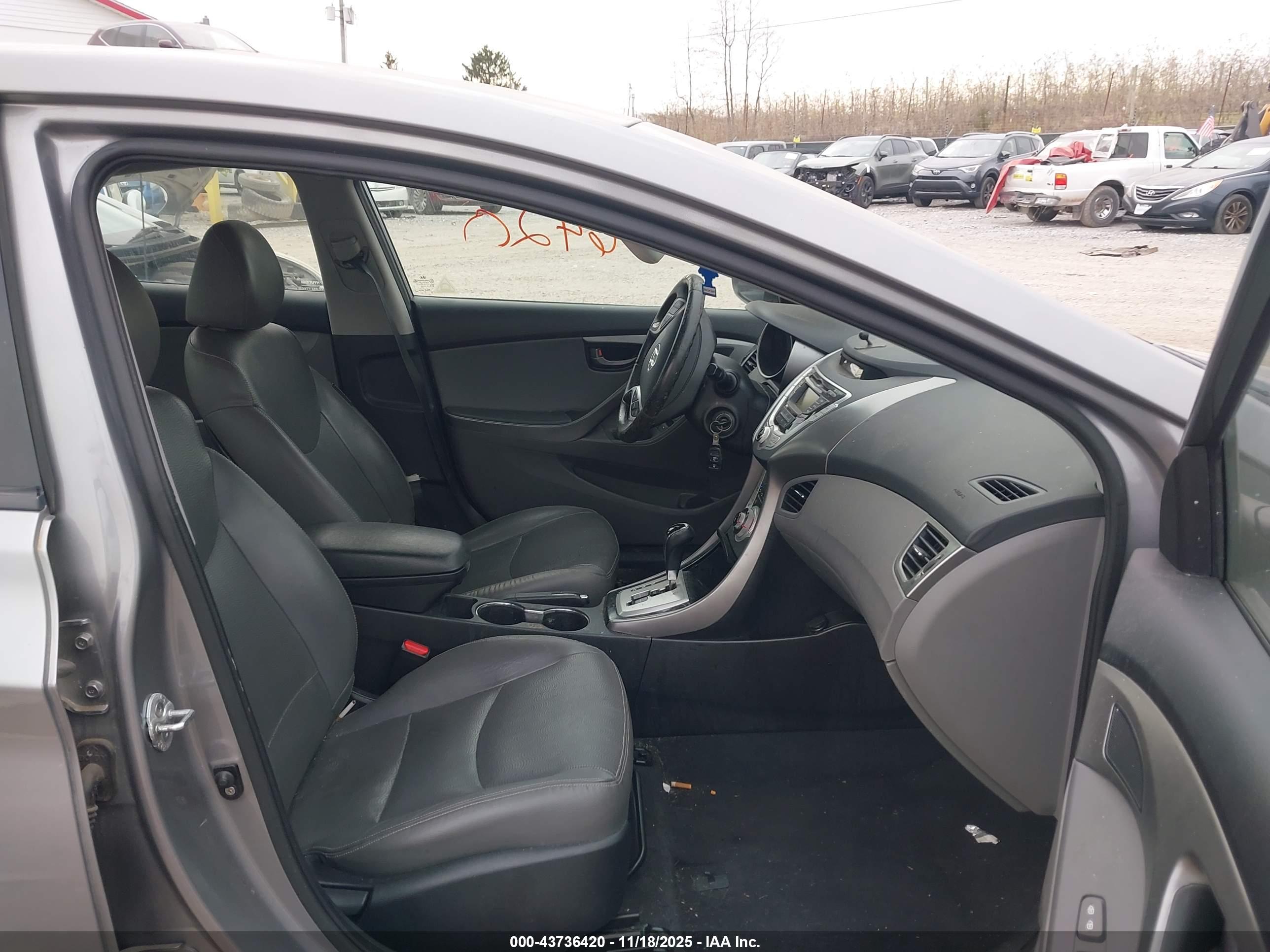 HYUNDAI ELANTRA image 5