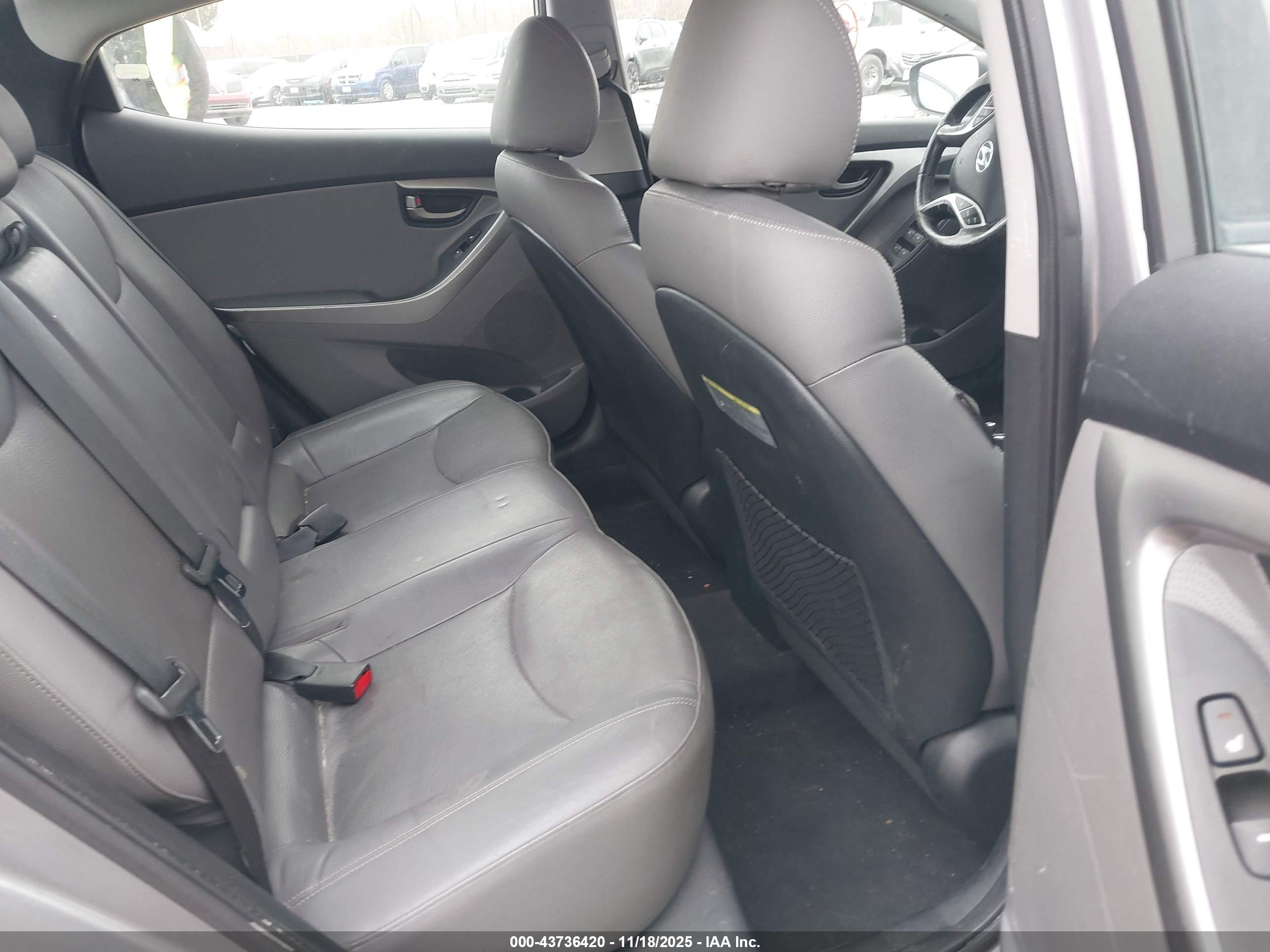 HYUNDAI ELANTRA image 8