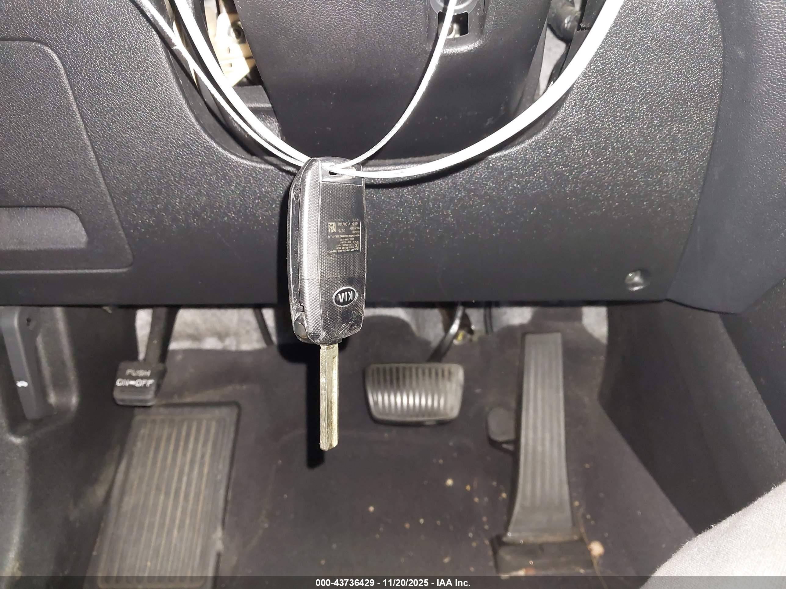 KIA SORENTO image 11