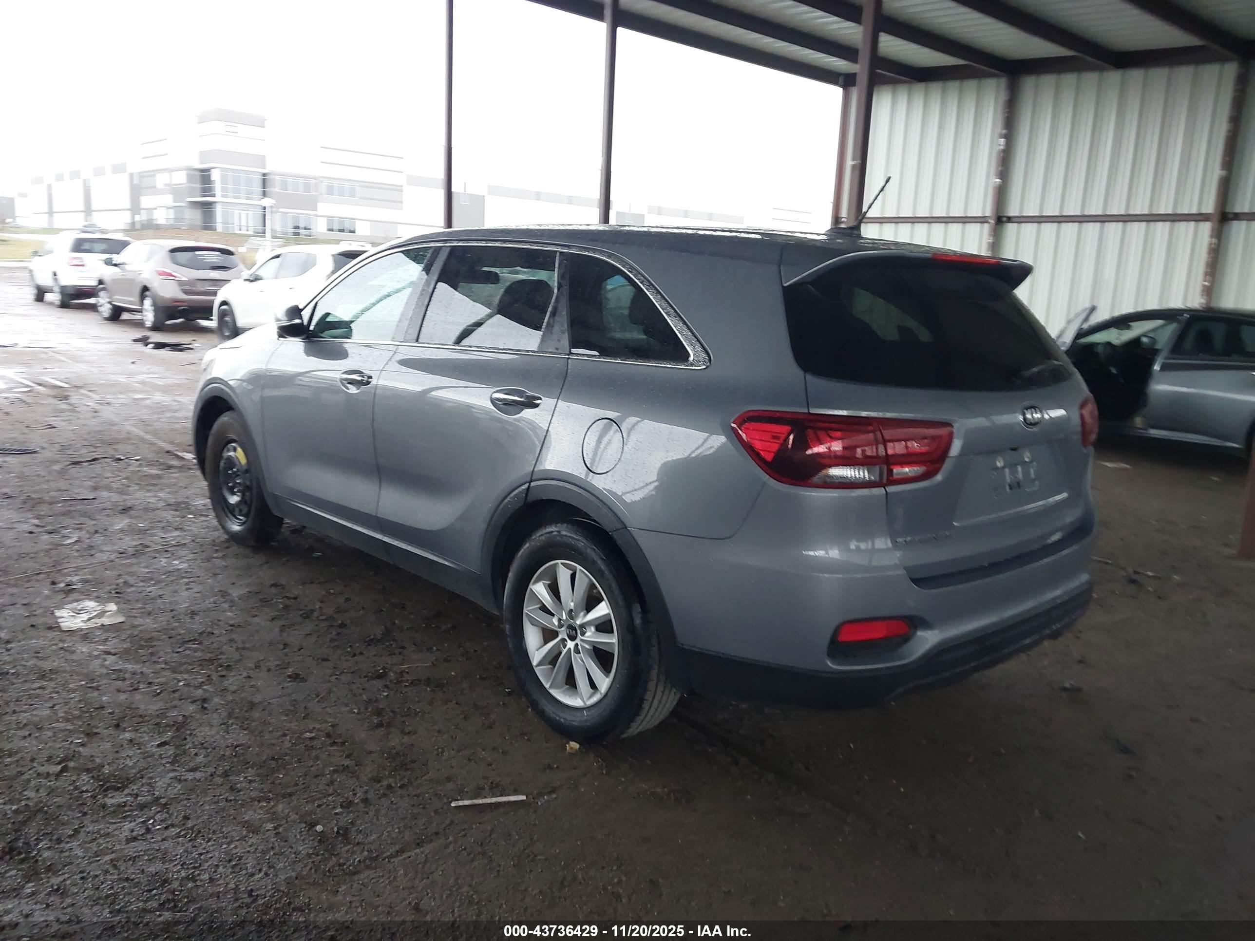 KIA SORENTO image 3