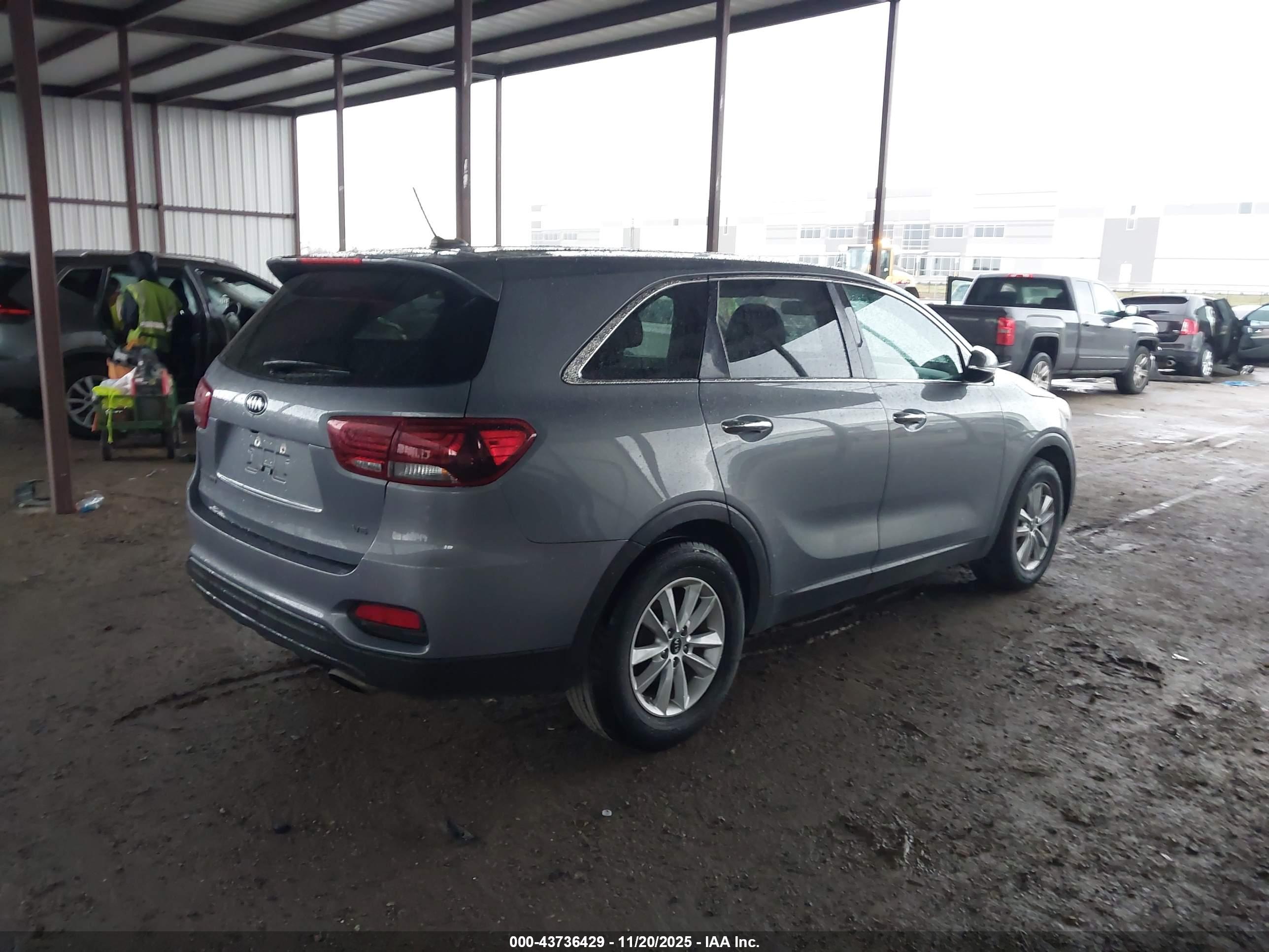 KIA SORENTO image 4