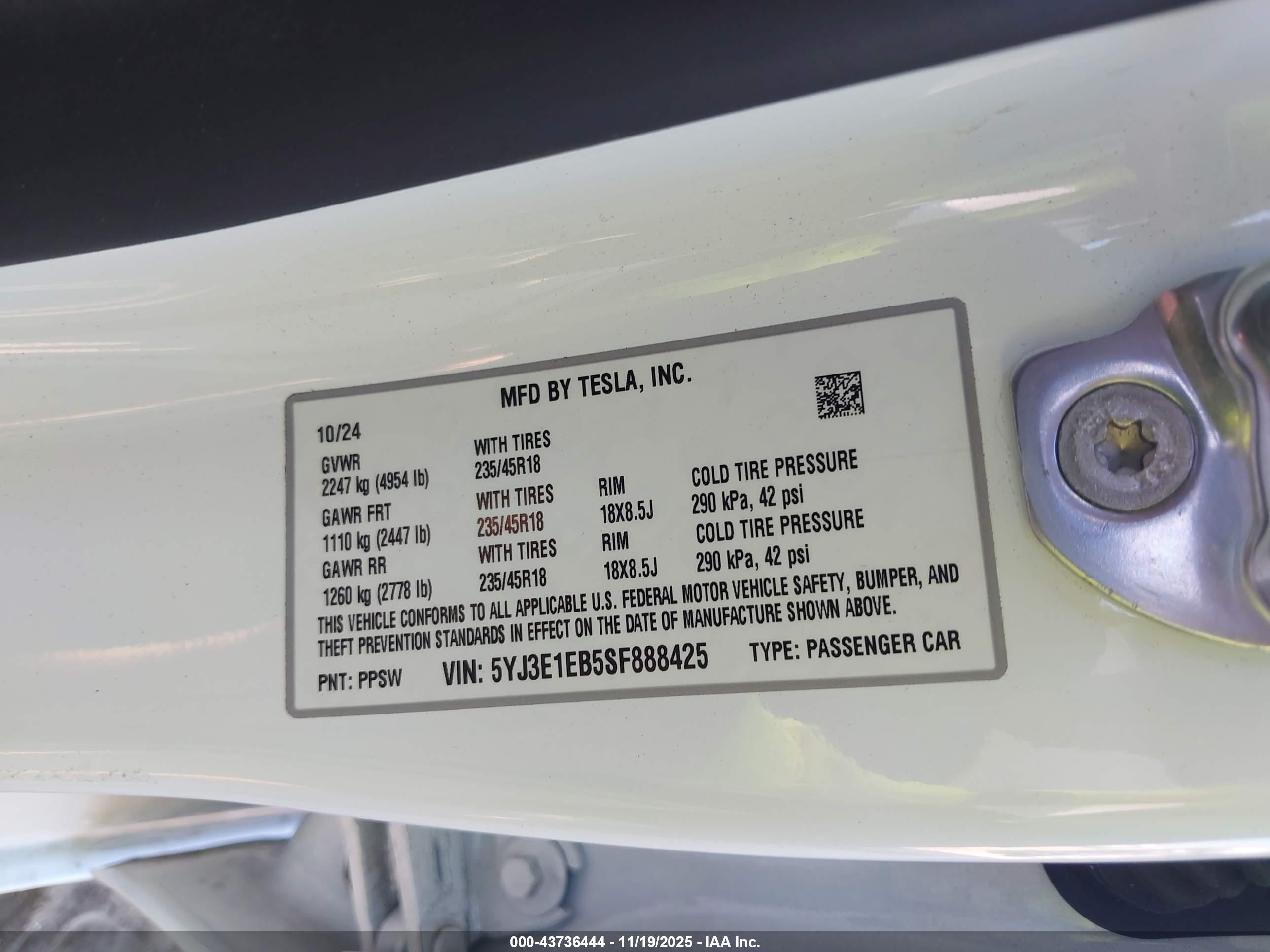 TESLA MODEL image 9