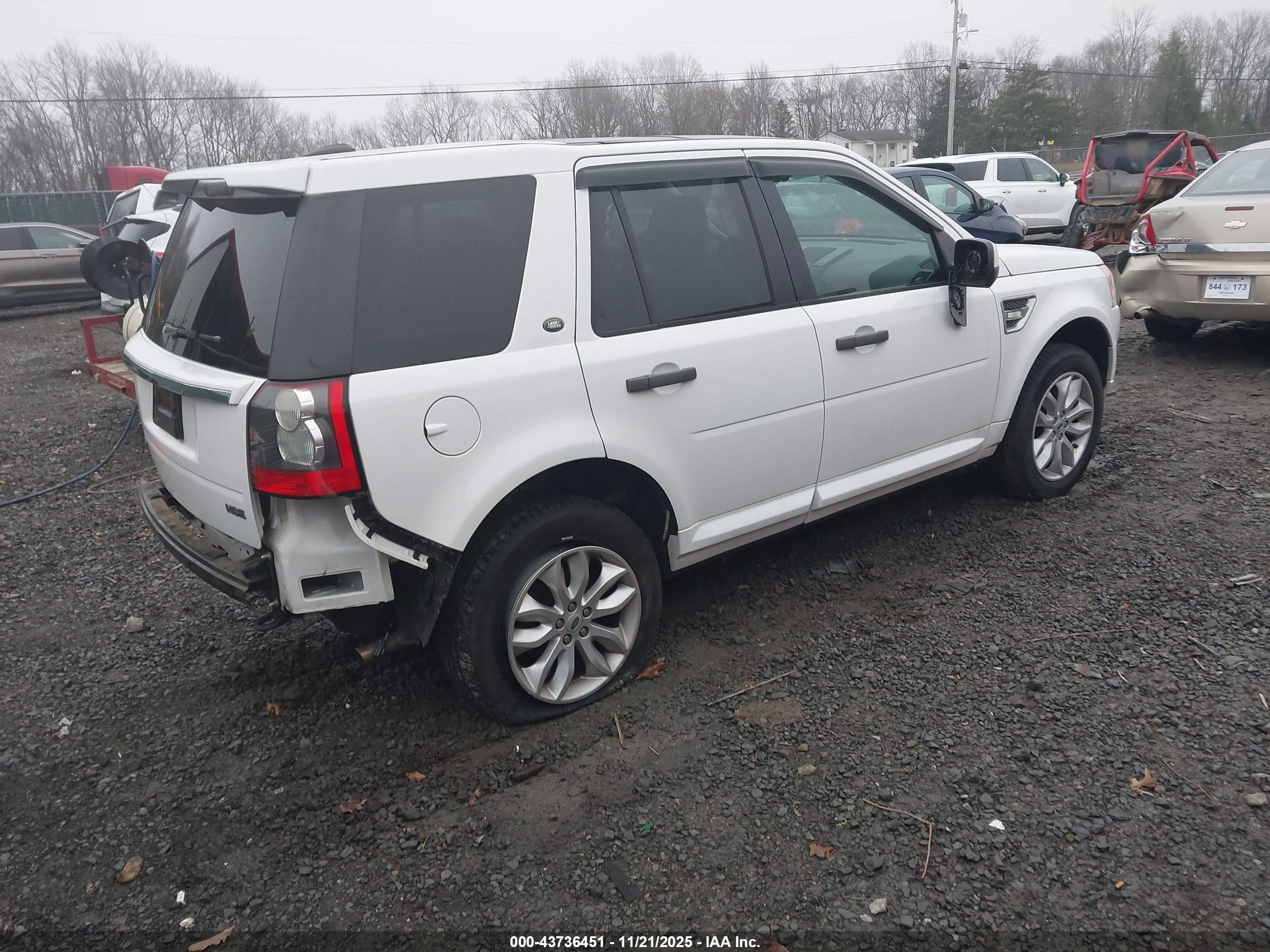 LAND ROVER image 4