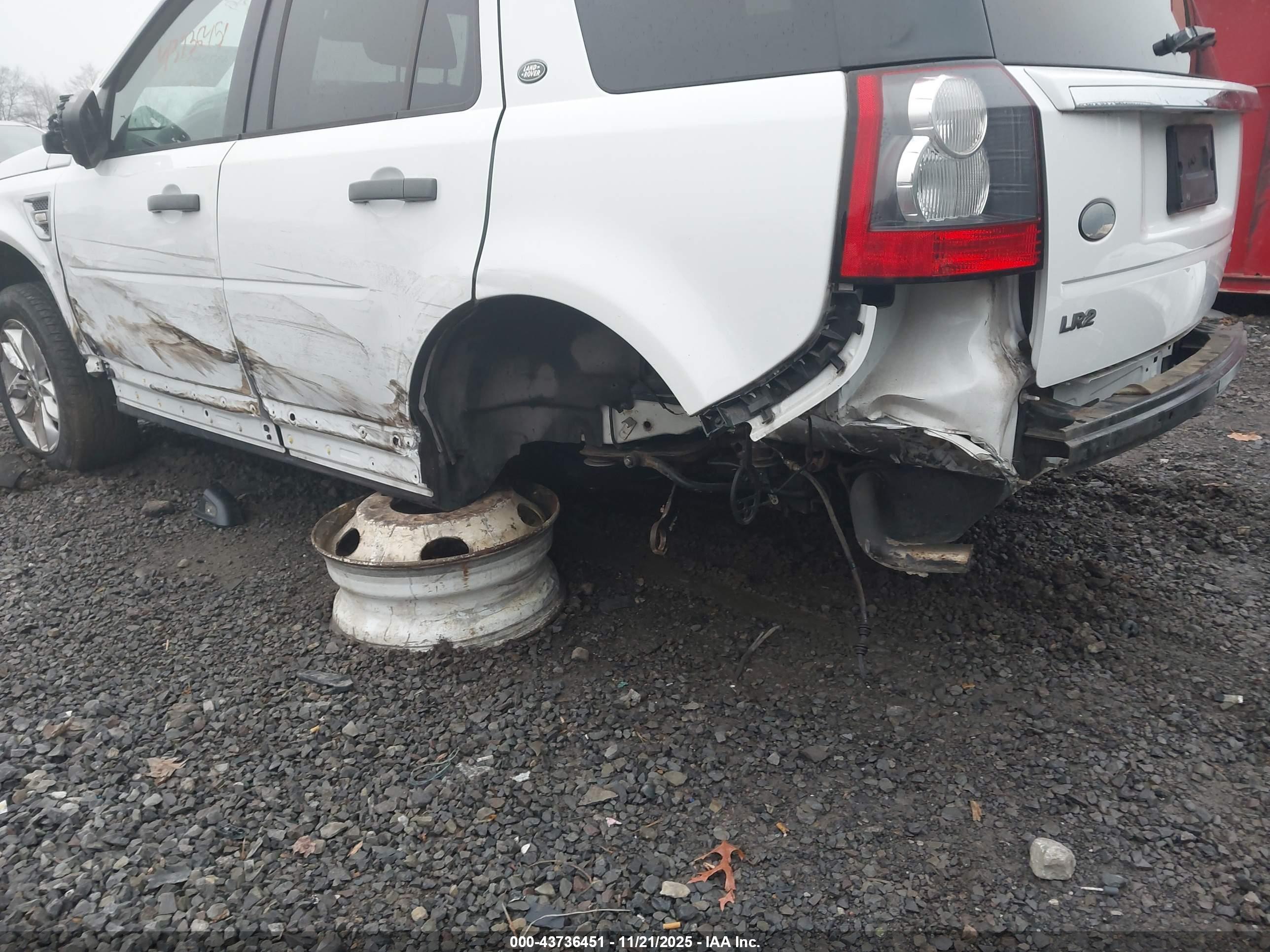 LAND ROVER image 6
