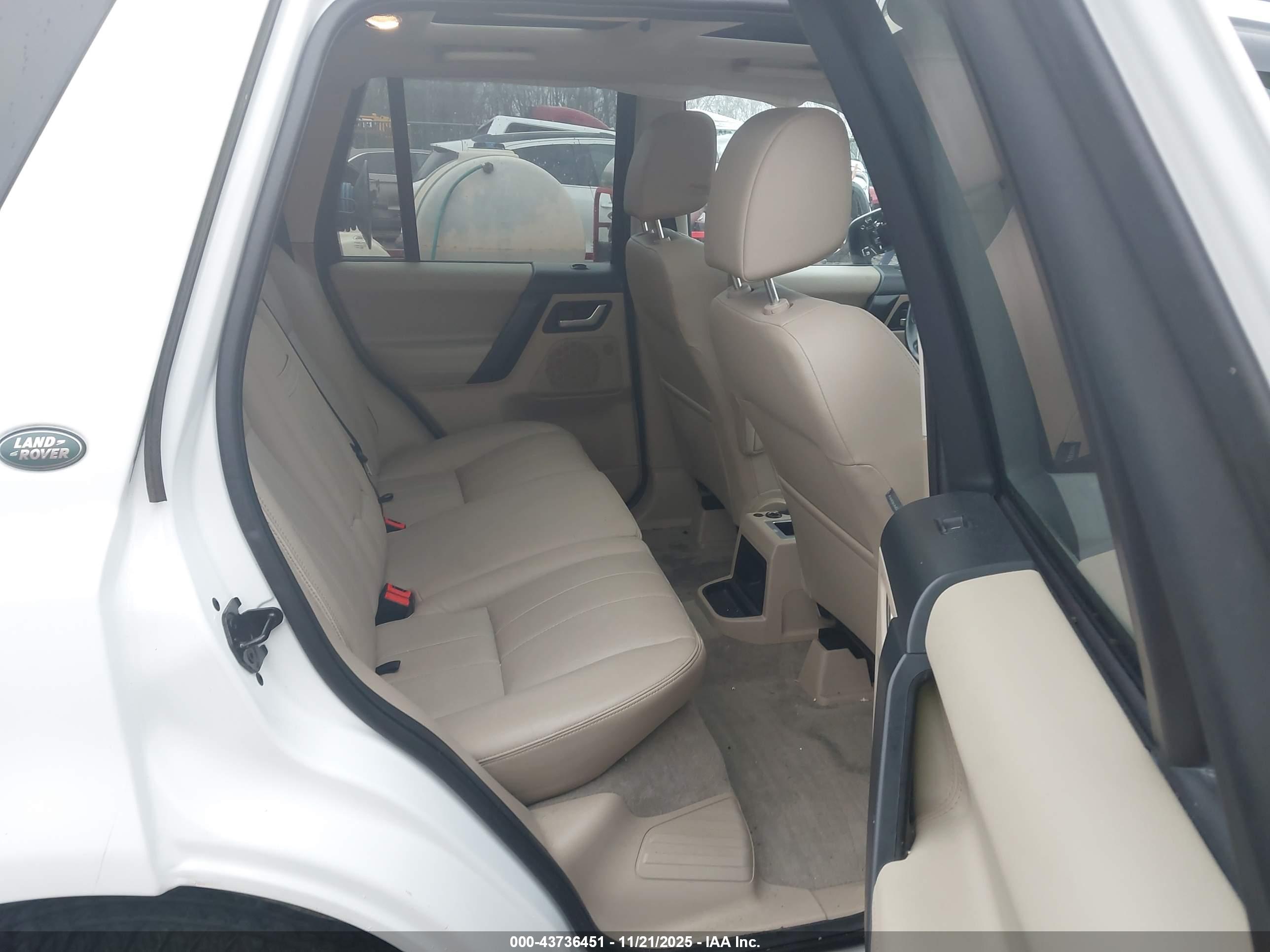 LAND ROVER image 8