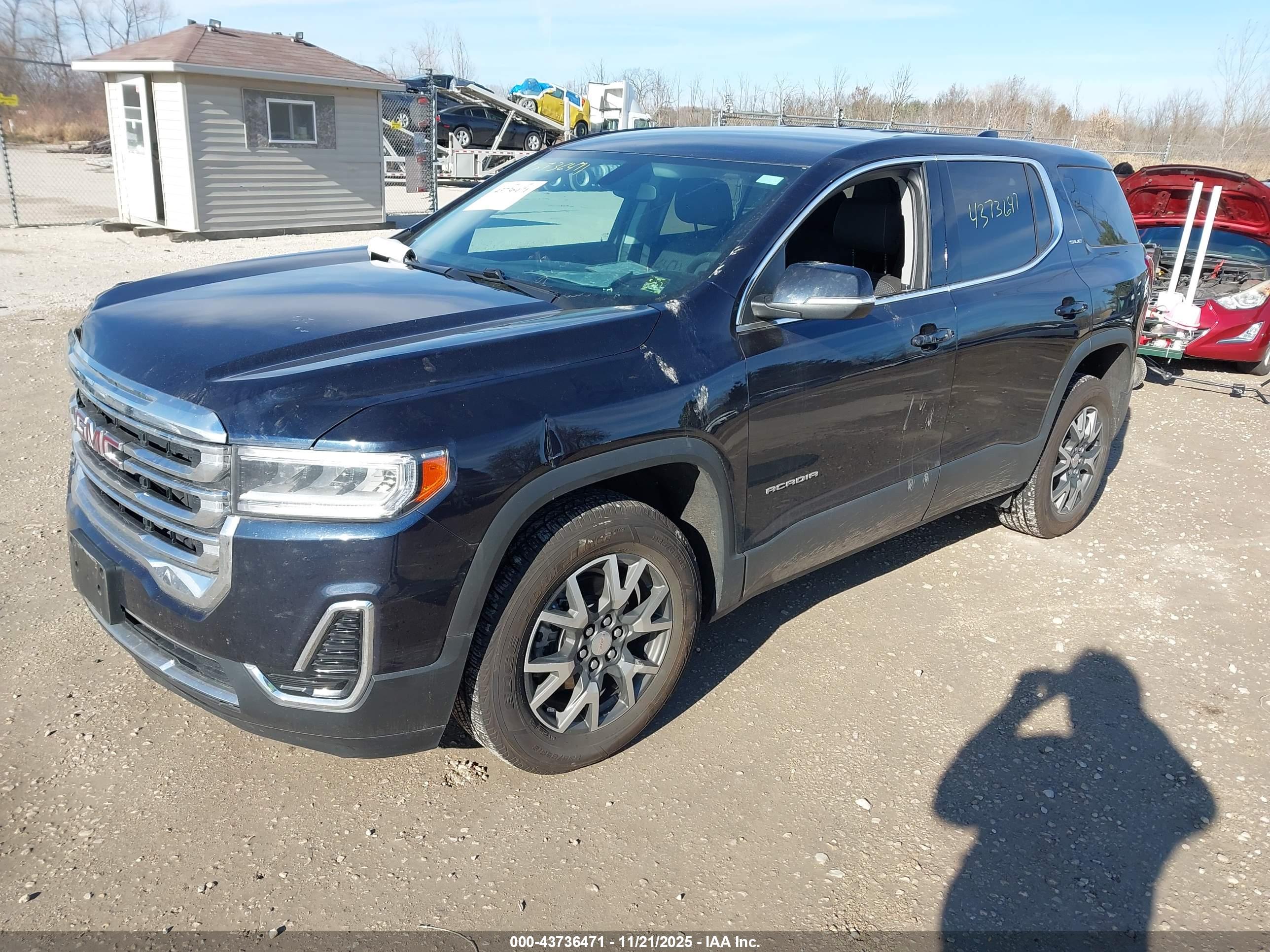 GMC ACADIA image 2