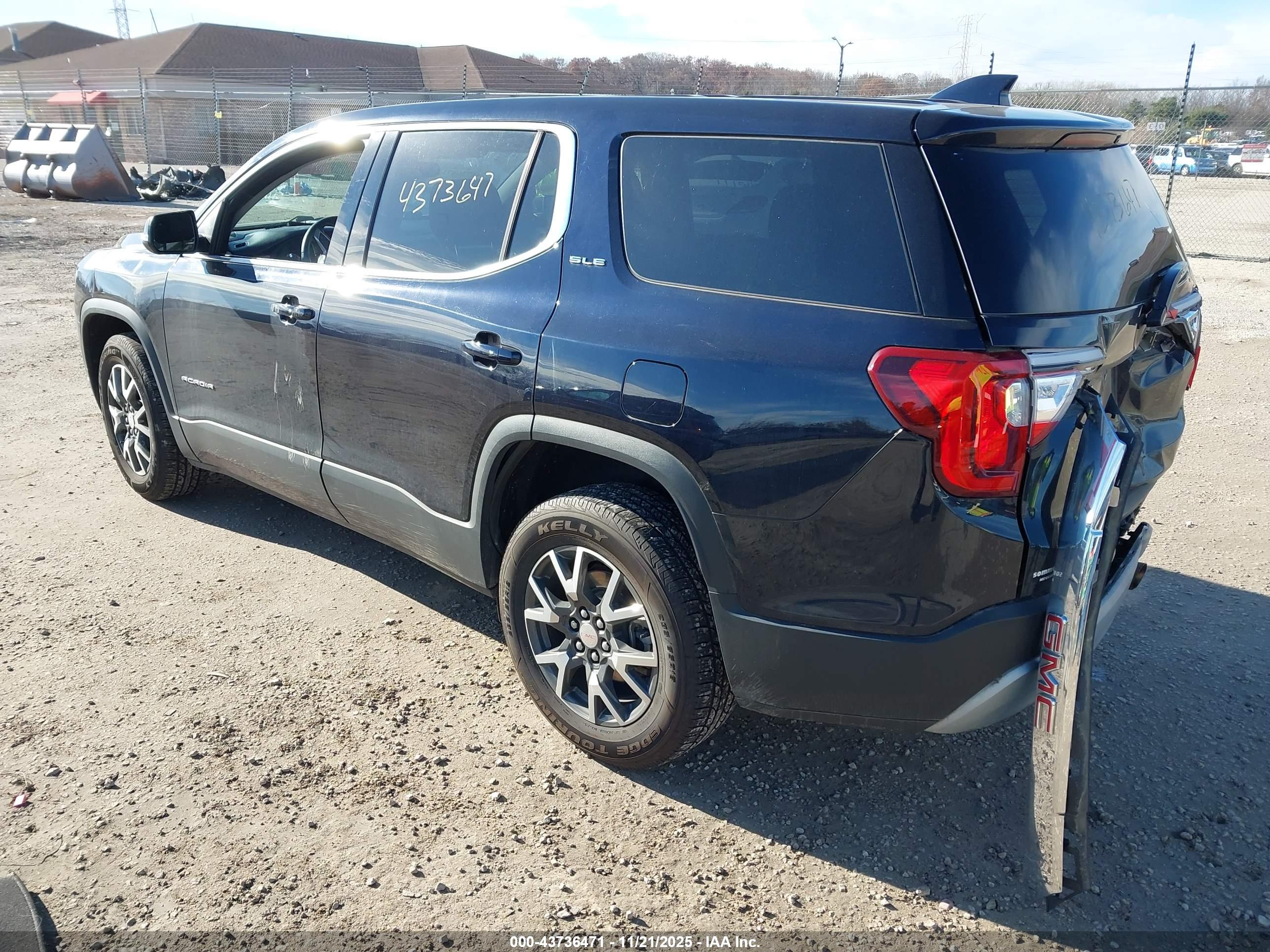 GMC ACADIA image 3
