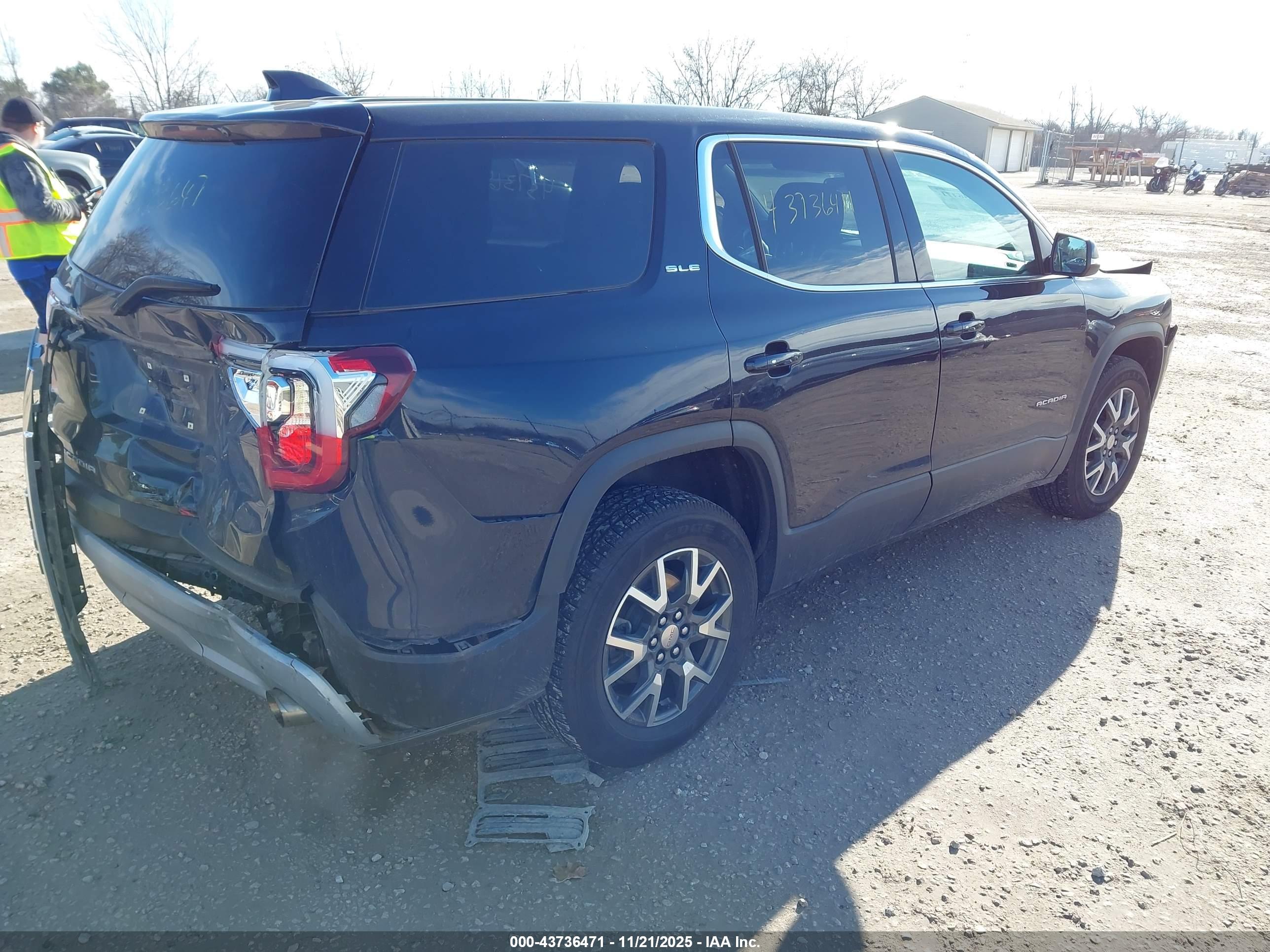 GMC ACADIA image 4