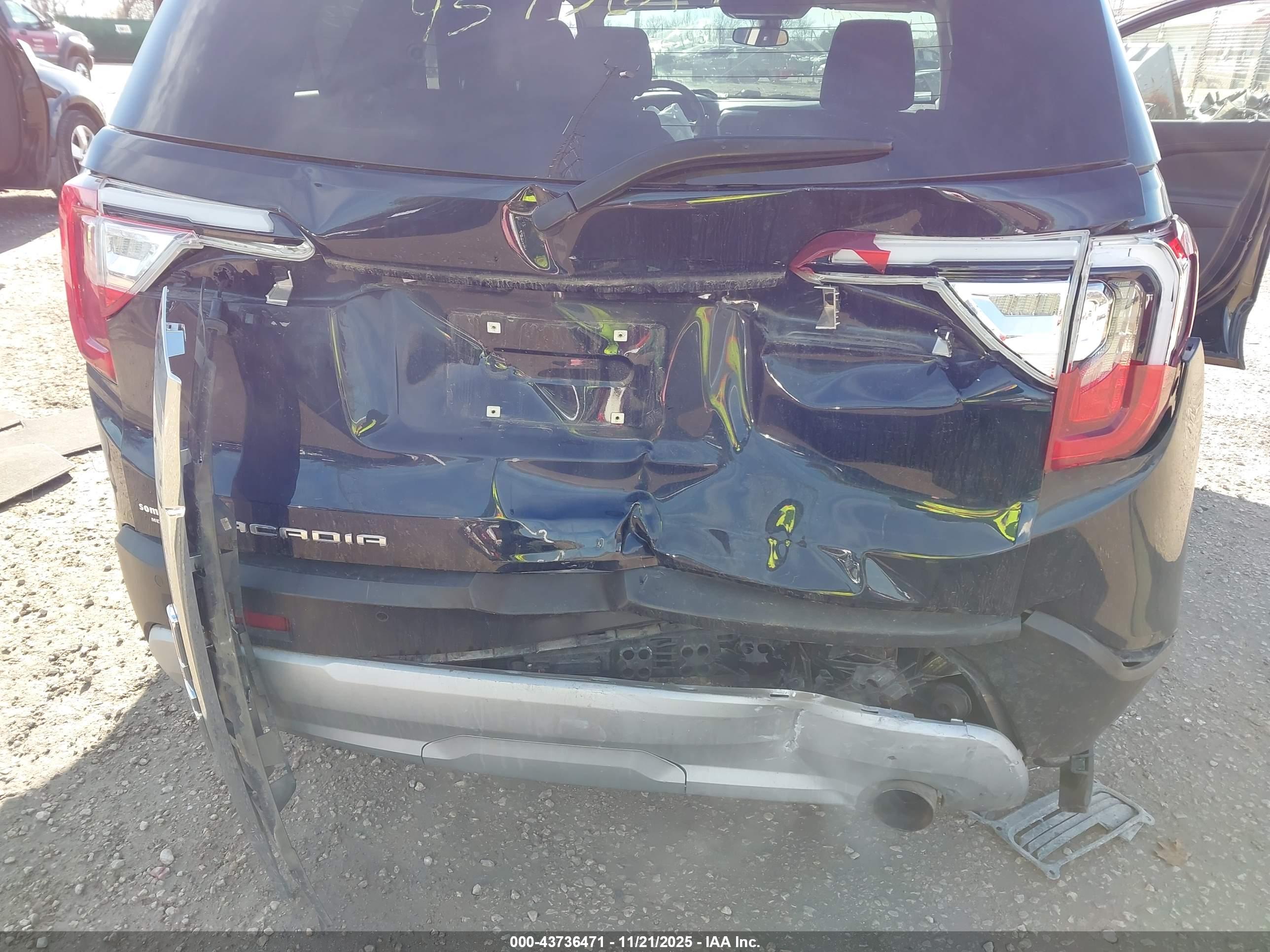 GMC ACADIA image 6