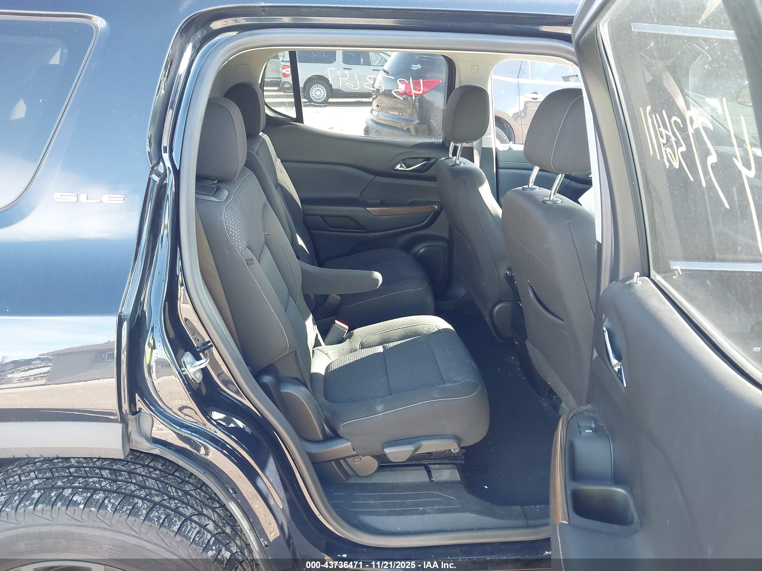 GMC ACADIA image 8