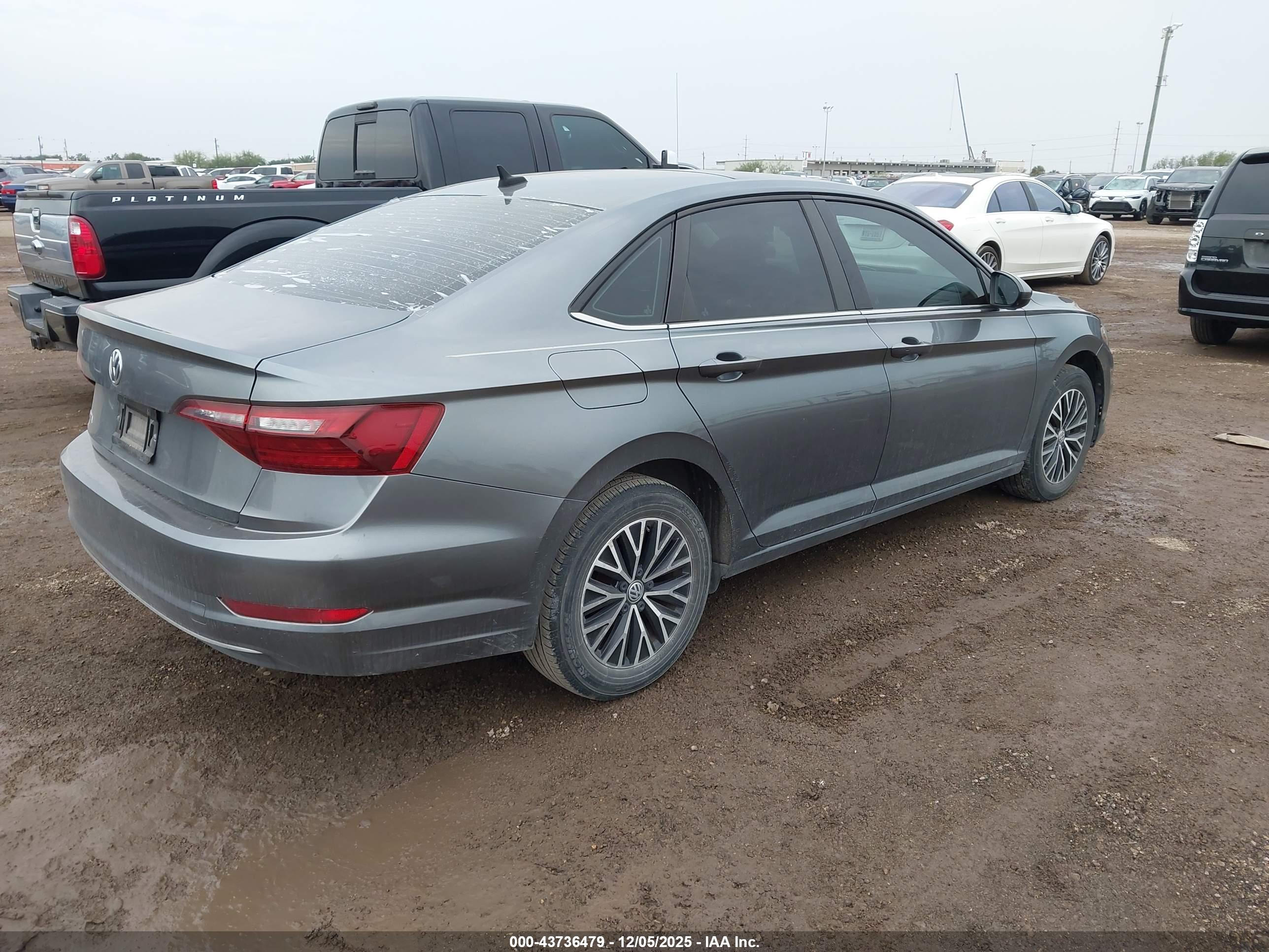 VOLKSWAGEN JETTA image 4