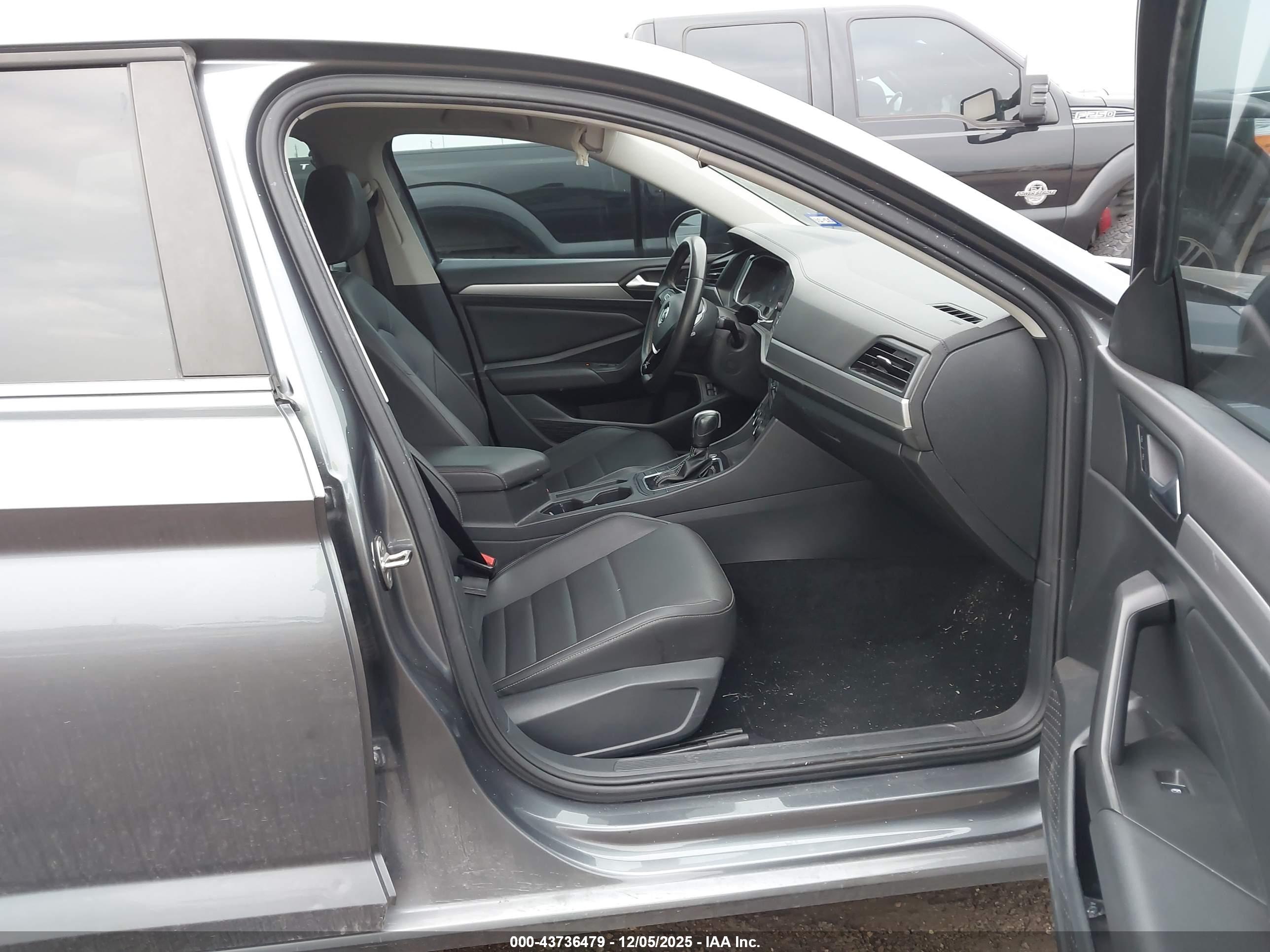 VOLKSWAGEN JETTA image 5