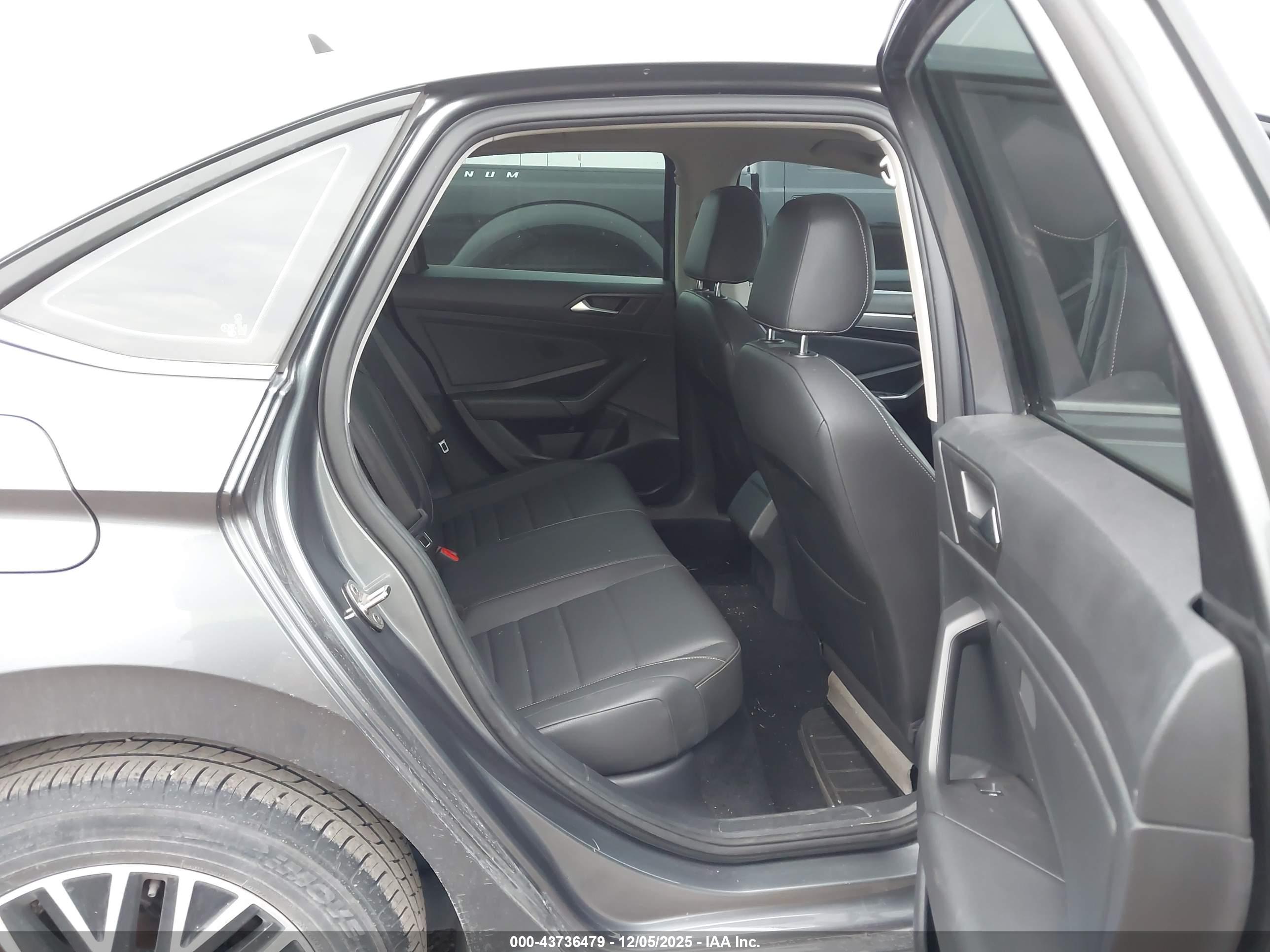 VOLKSWAGEN JETTA image 8