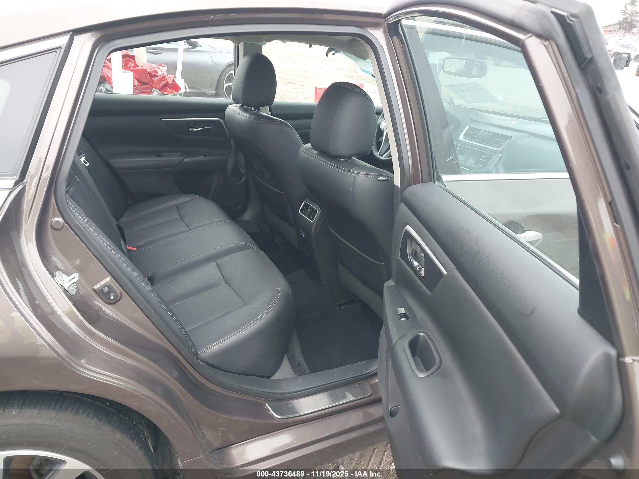 NISSAN ALTIMA image 8