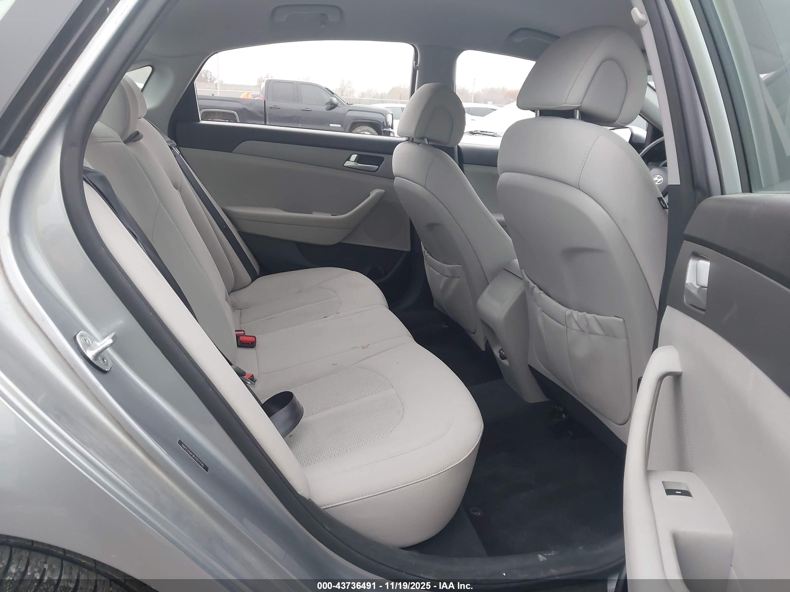 HYUNDAI SONATA image 8