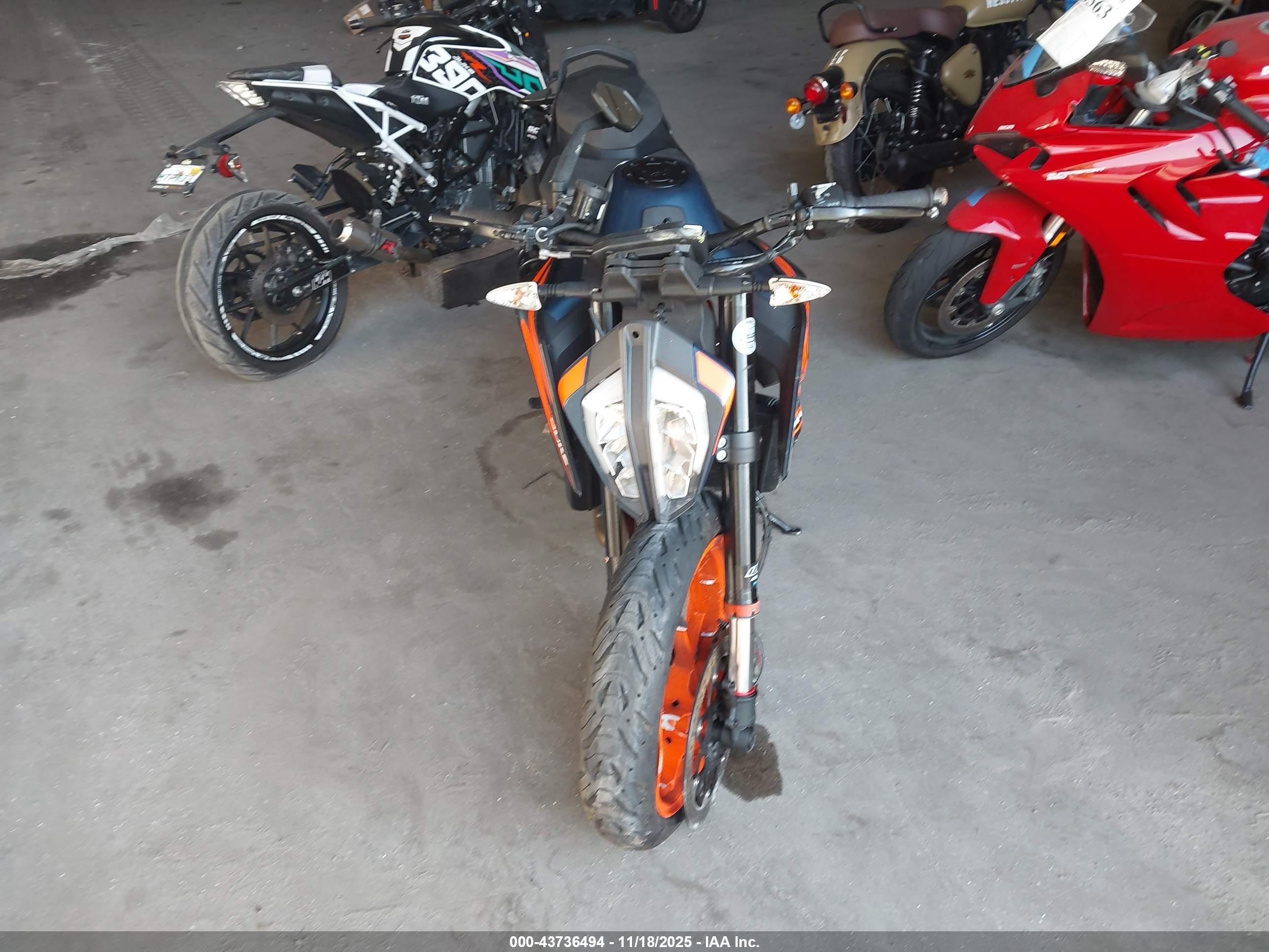 KTM 890 image 5
