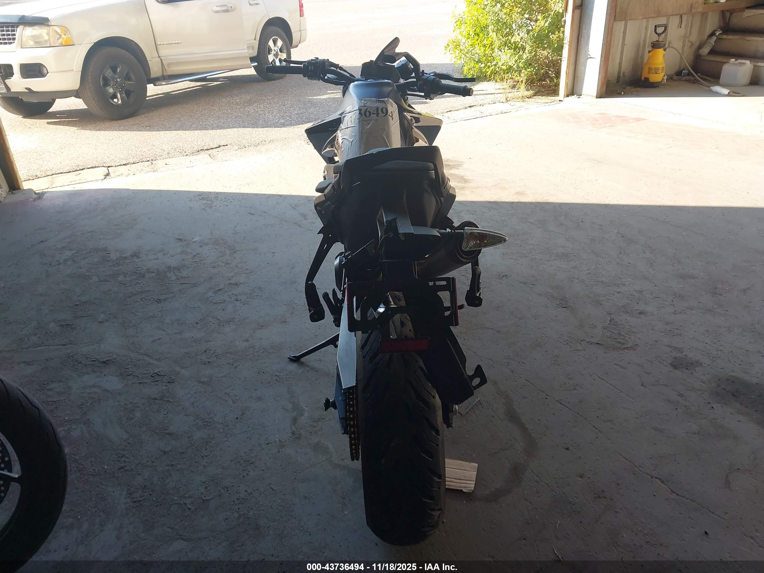KTM 890 image 6