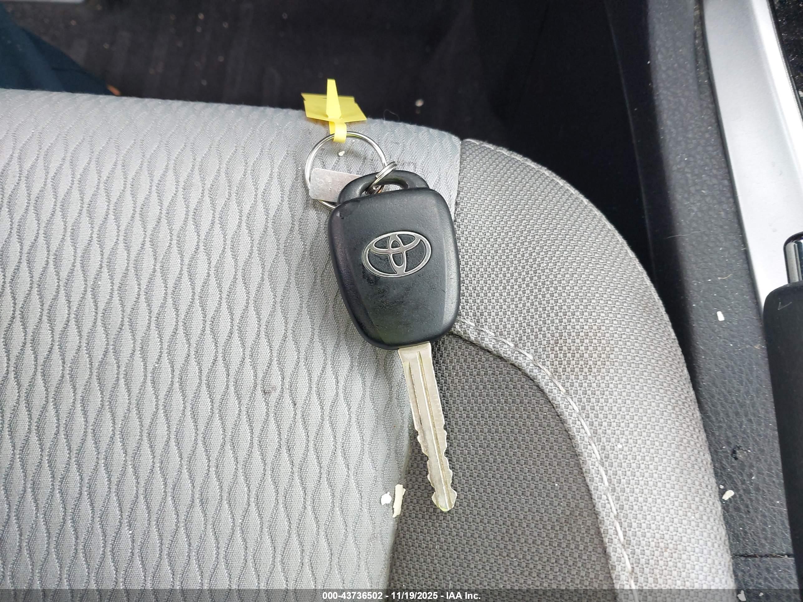 TOYOTA COROLLA image 11