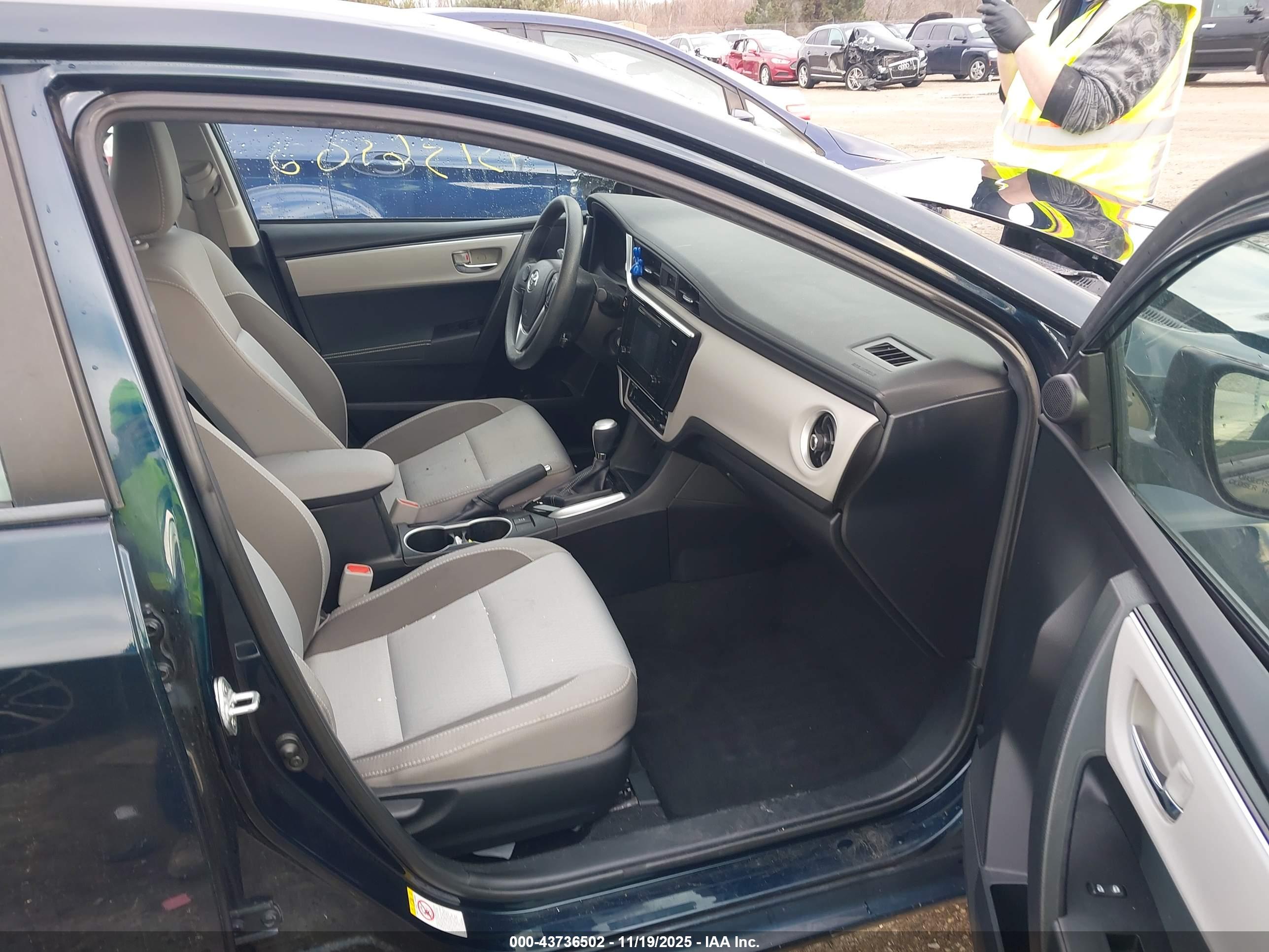 TOYOTA COROLLA image 5