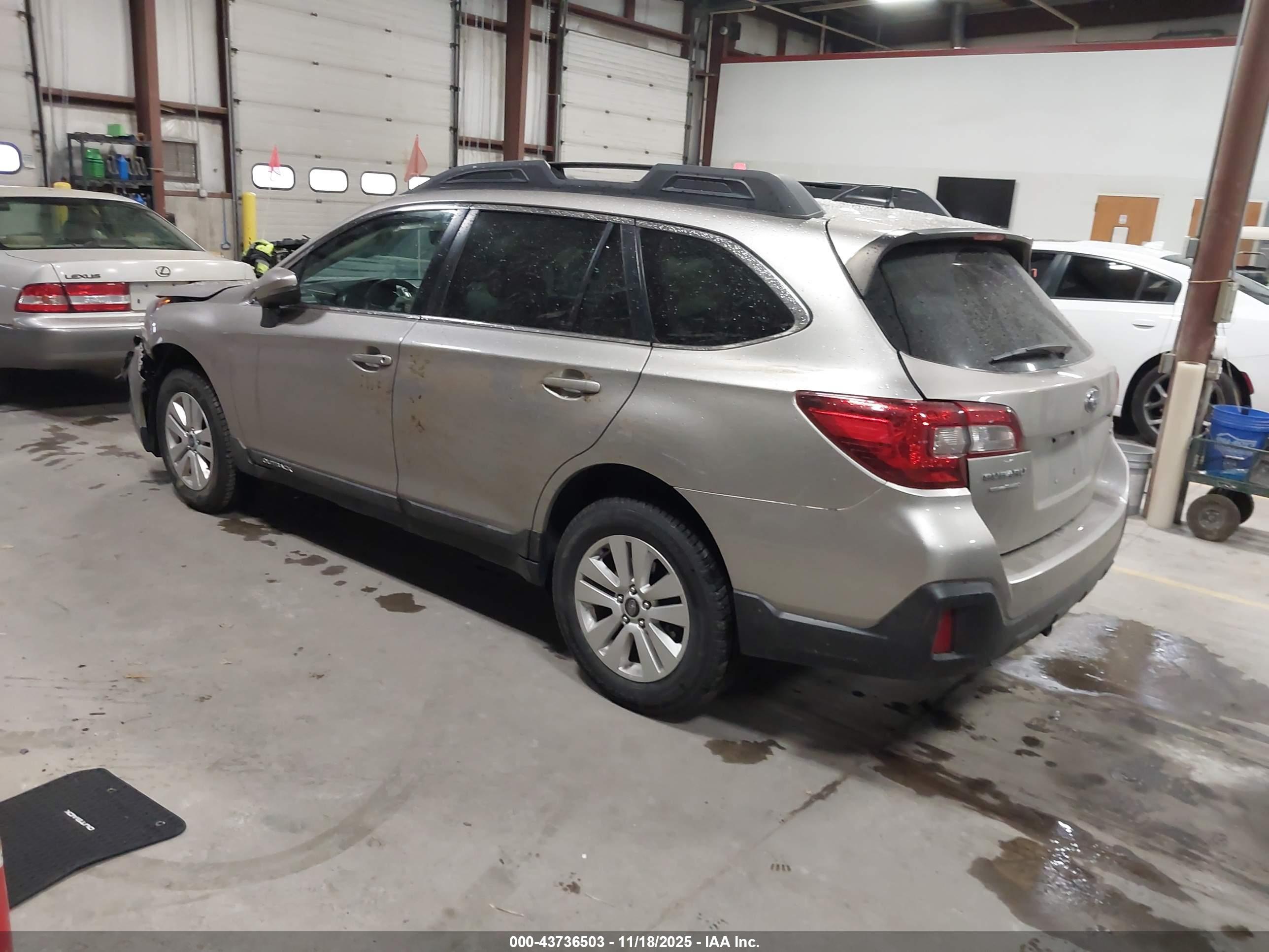 SUBARU OUTBACK image 3
