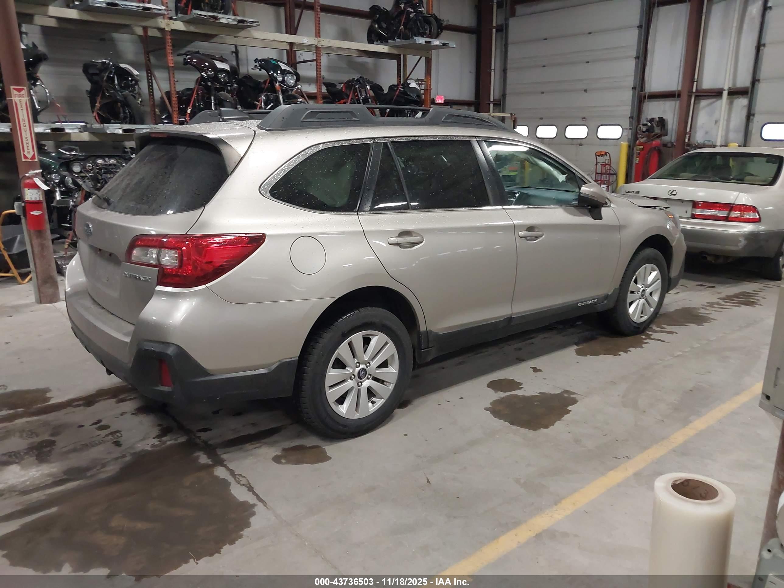SUBARU OUTBACK image 4