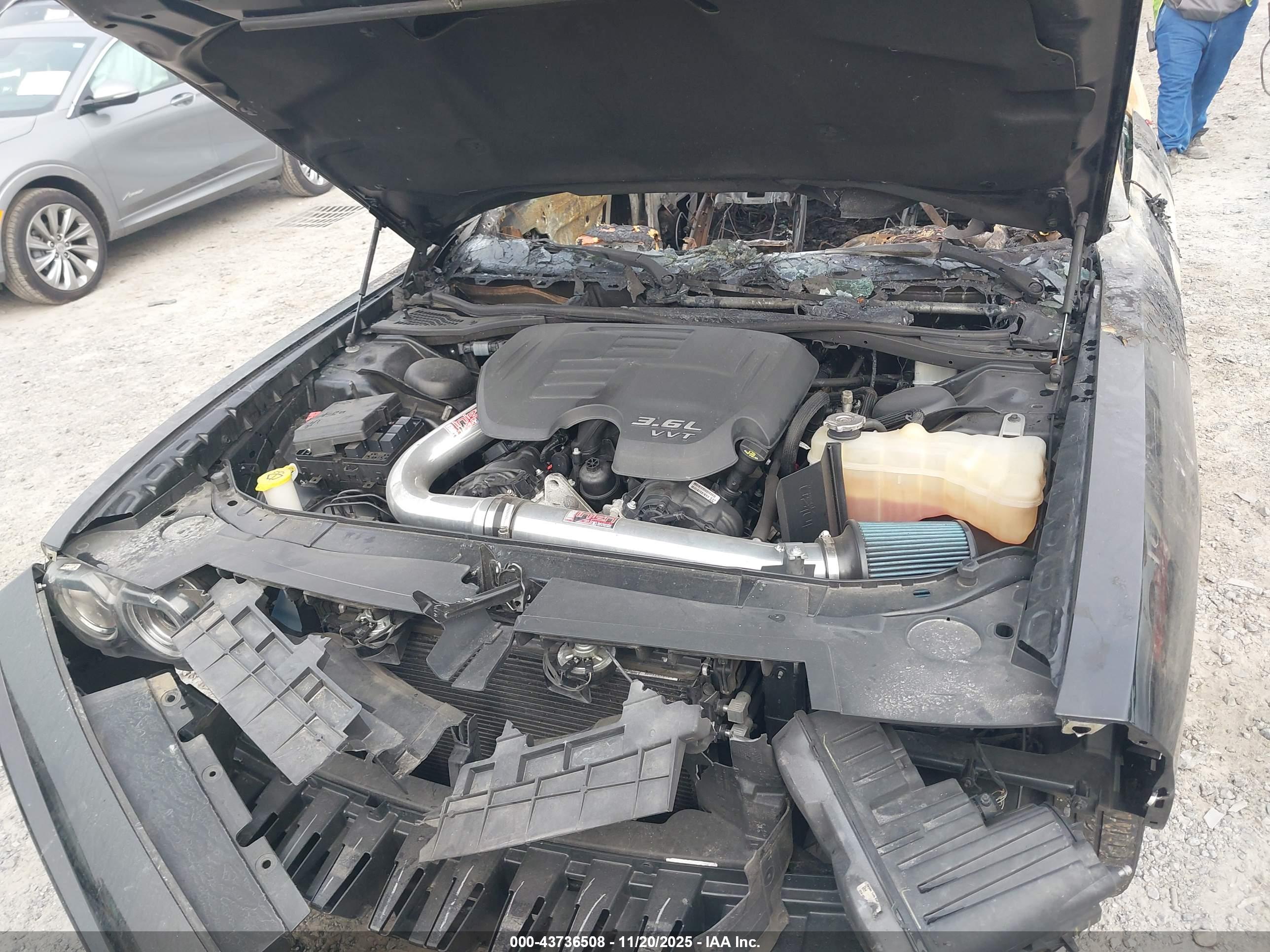 DODGE CHALLENGER image 10