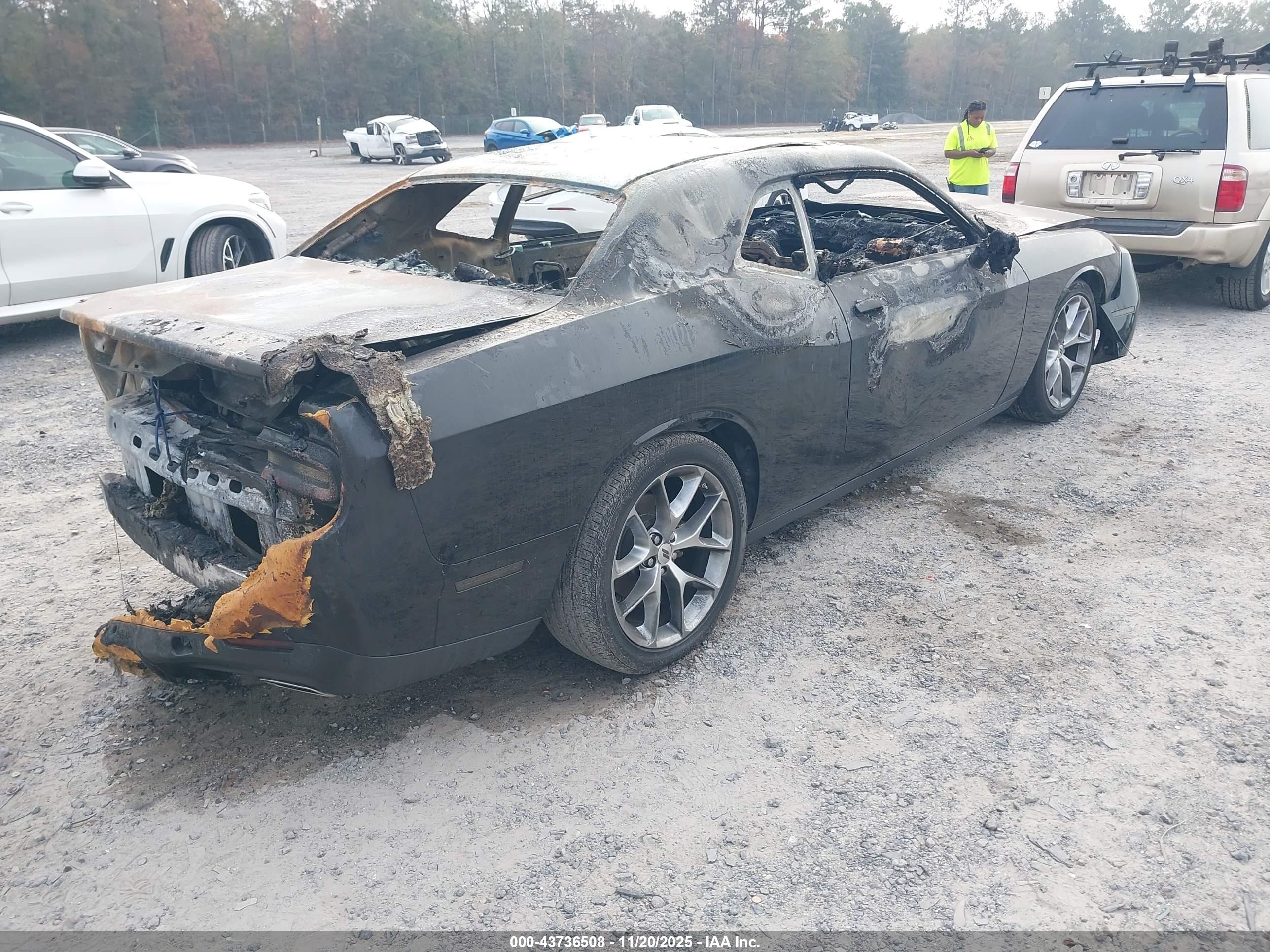 DODGE CHALLENGER image 4