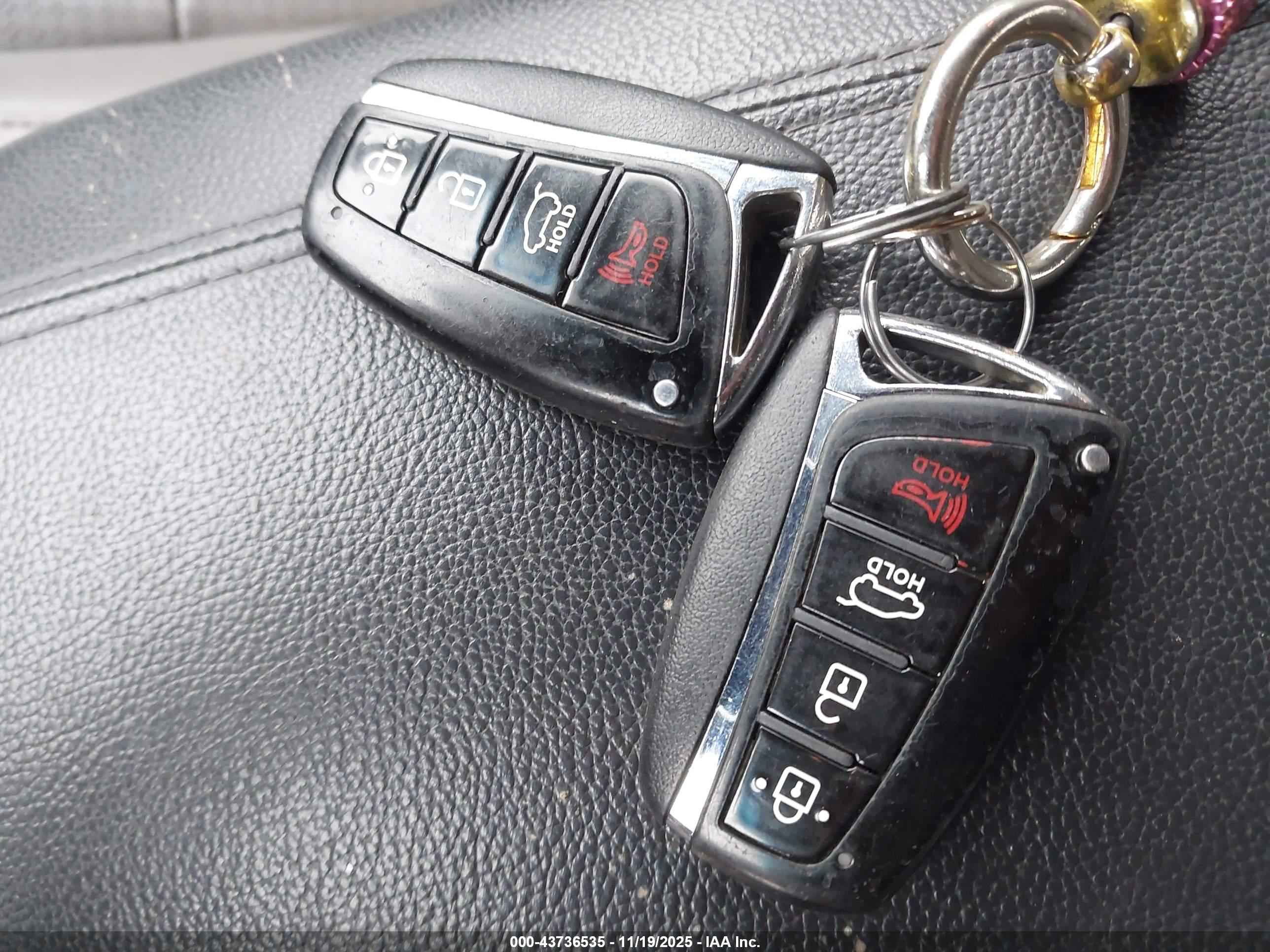 HYUNDAI SANTA image 11