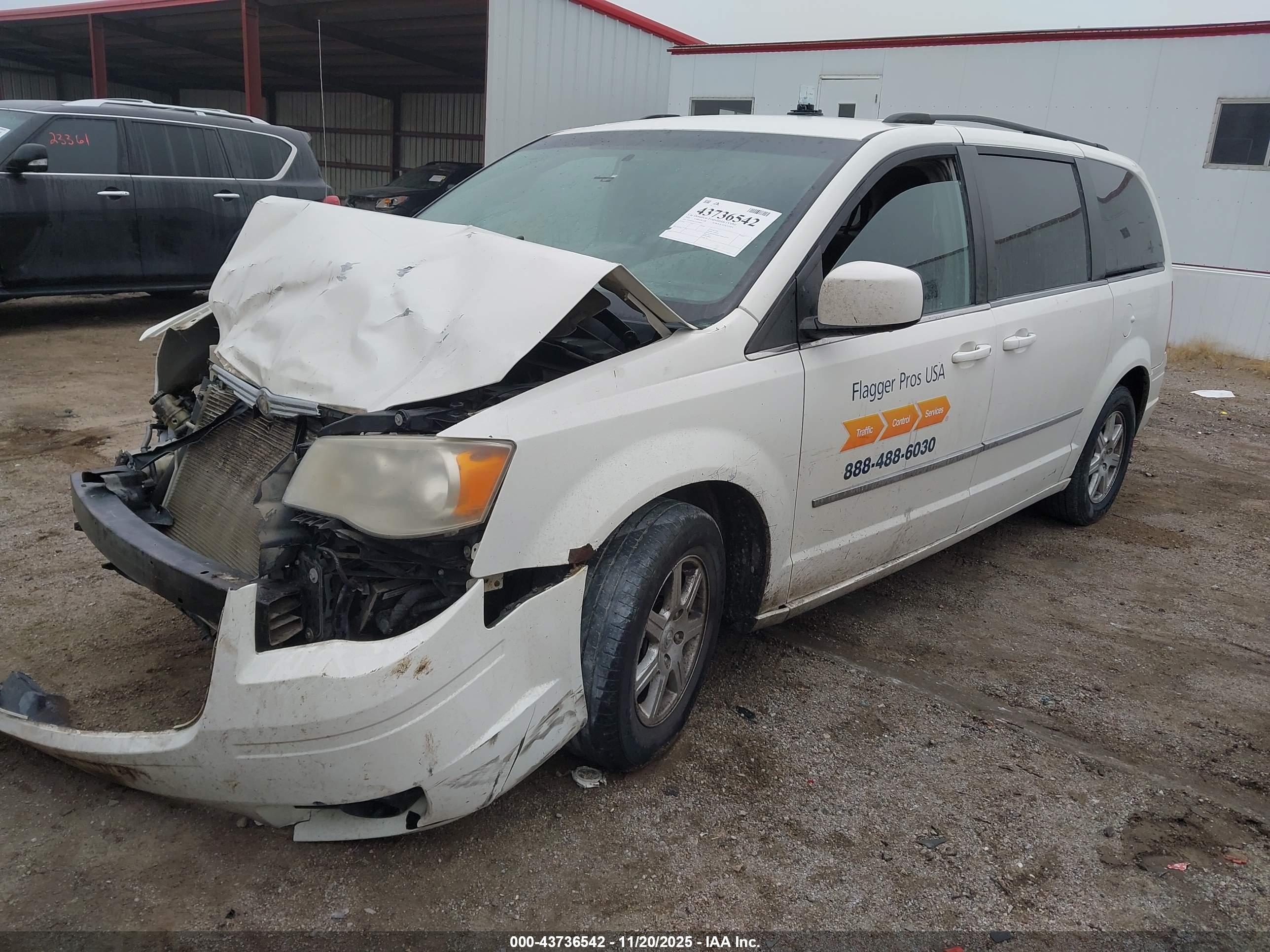 CHRYSLER TOWN image 2