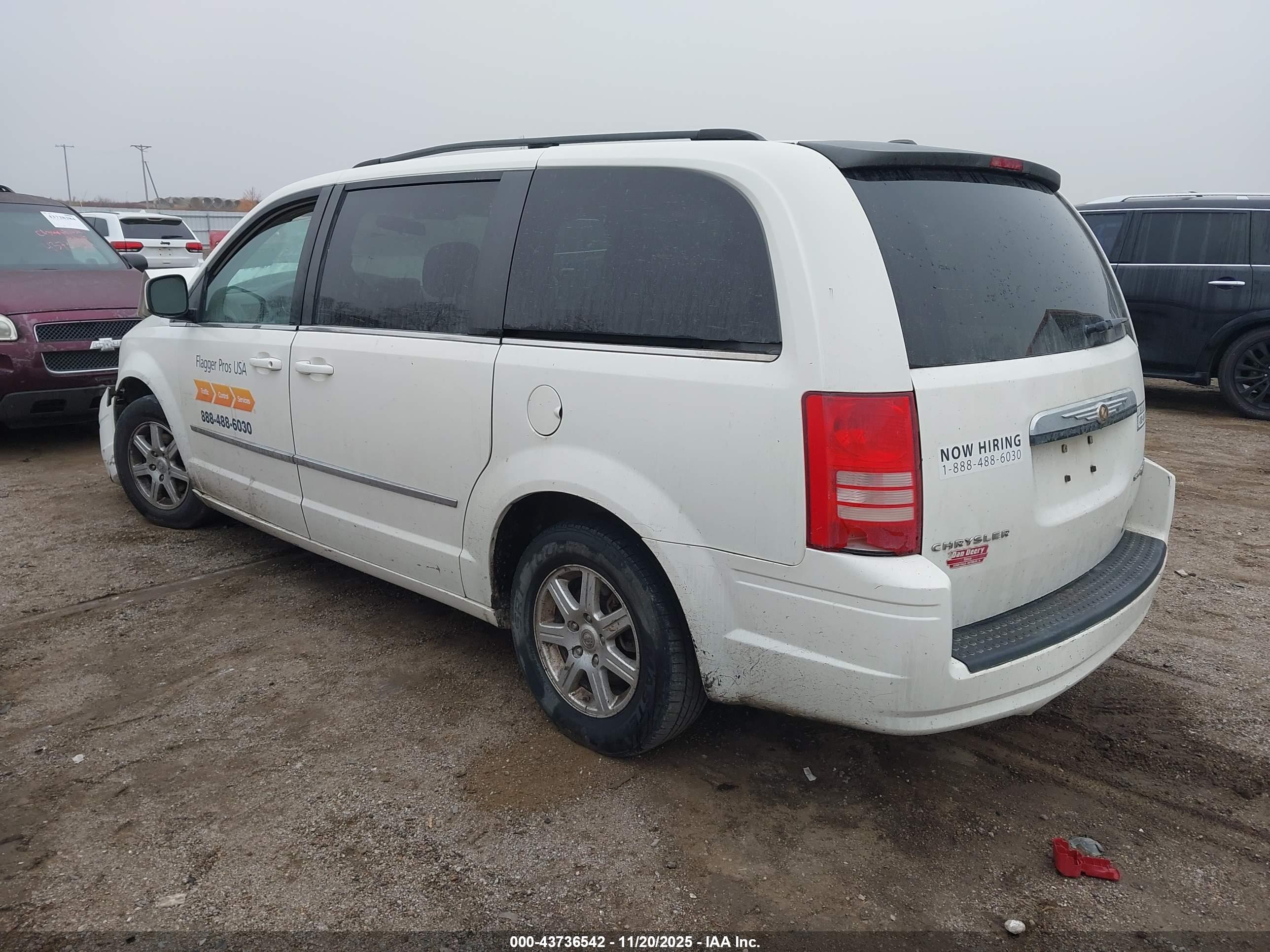CHRYSLER TOWN image 3
