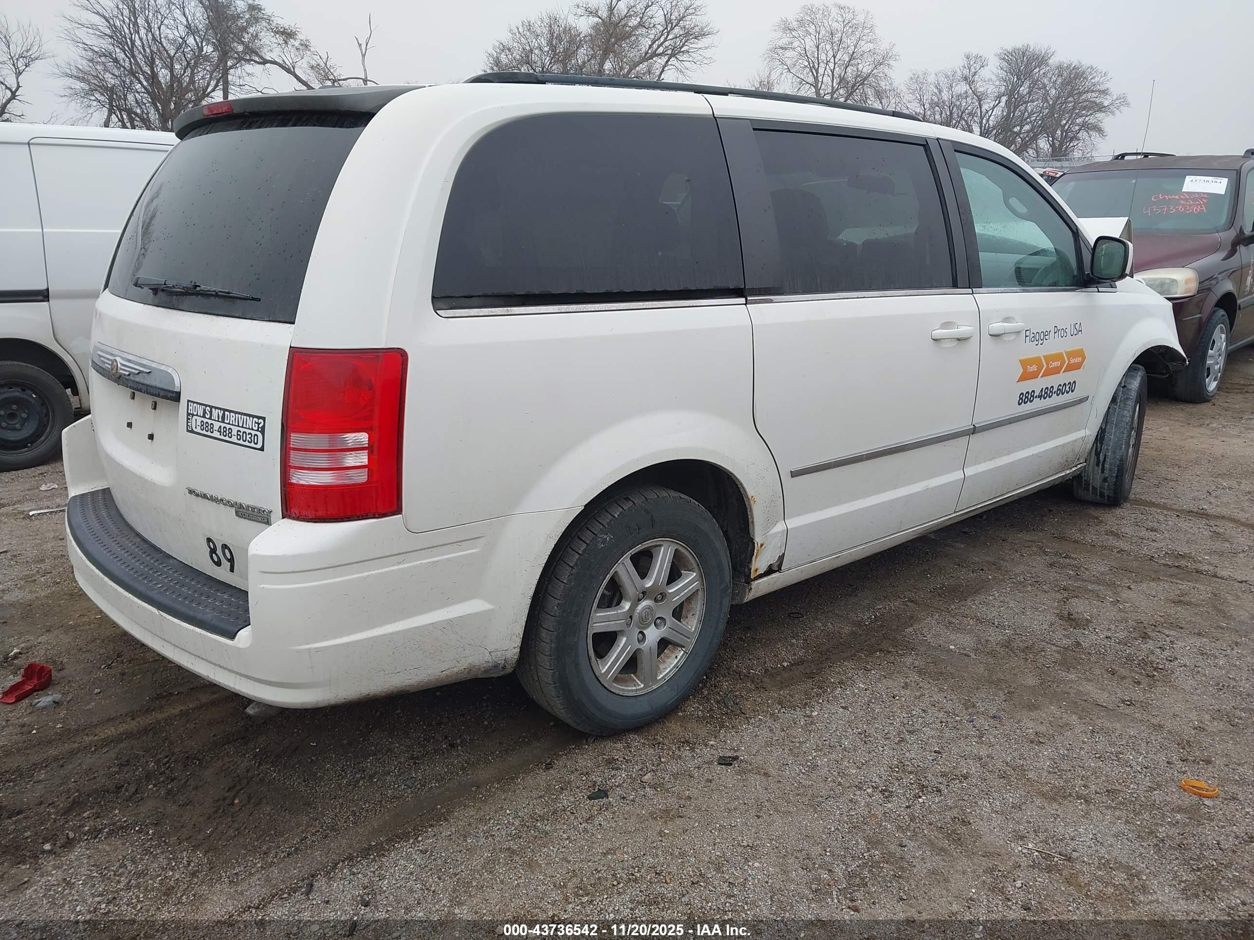 CHRYSLER TOWN image 4