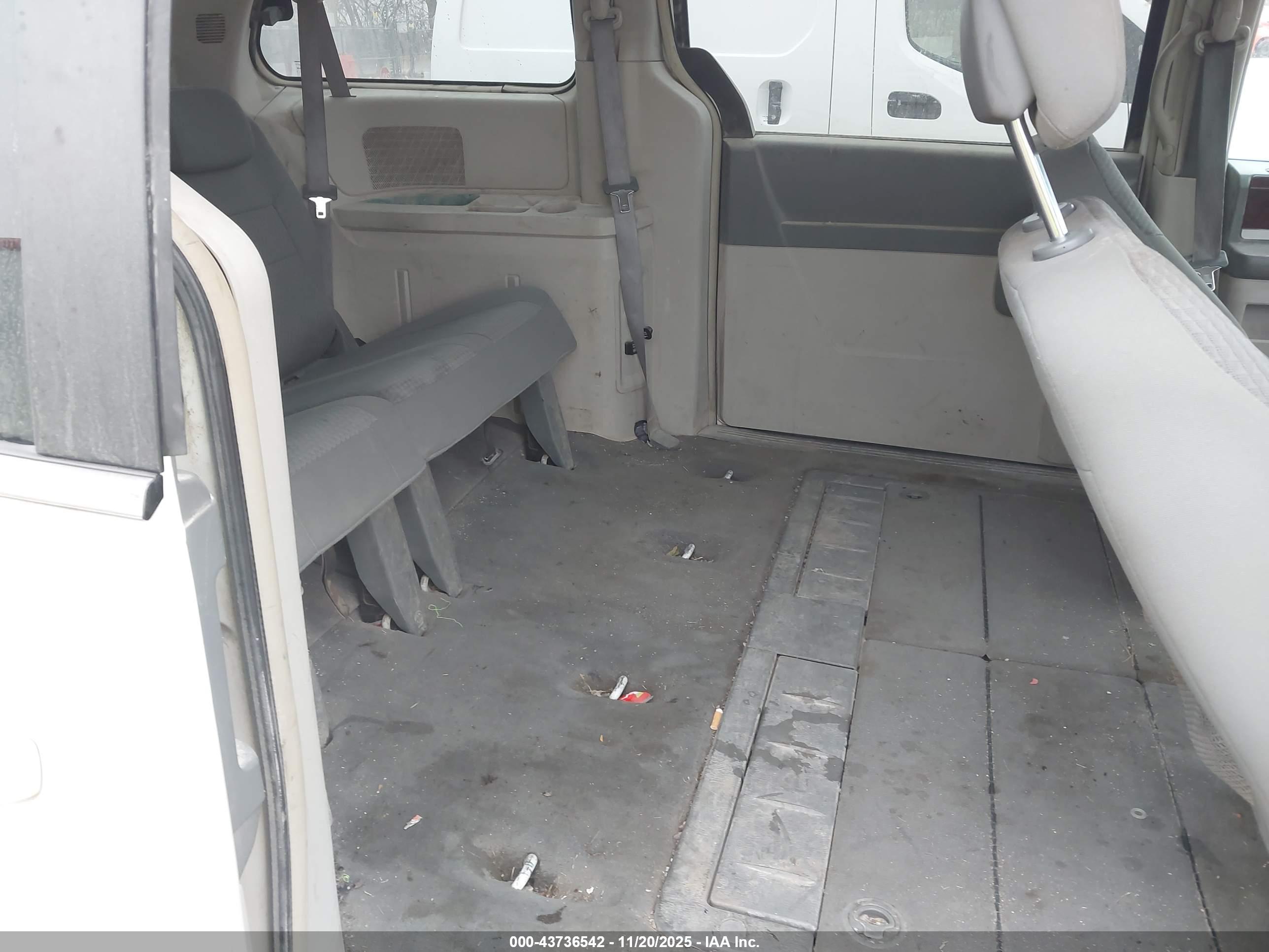 CHRYSLER TOWN image 8